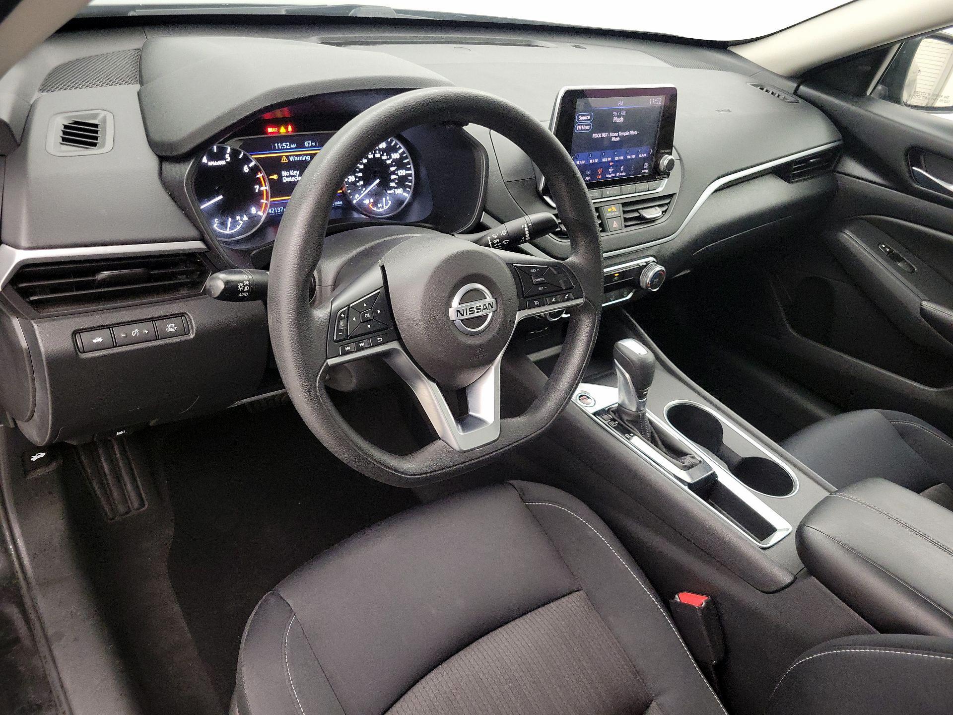 Thumbnail: 2022 Nissan Altima - 9