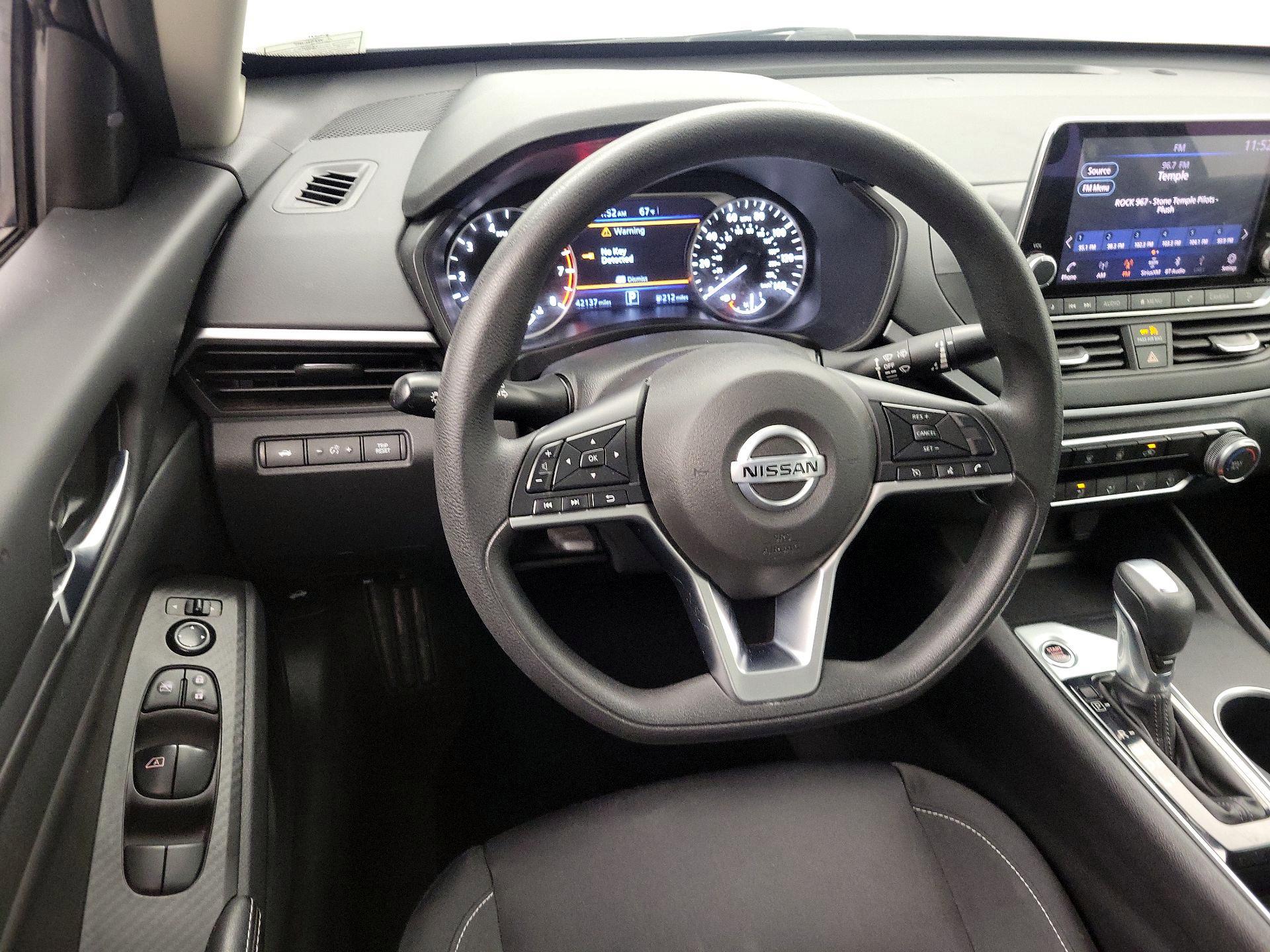 Thumbnail: 2022 Nissan Altima - 10