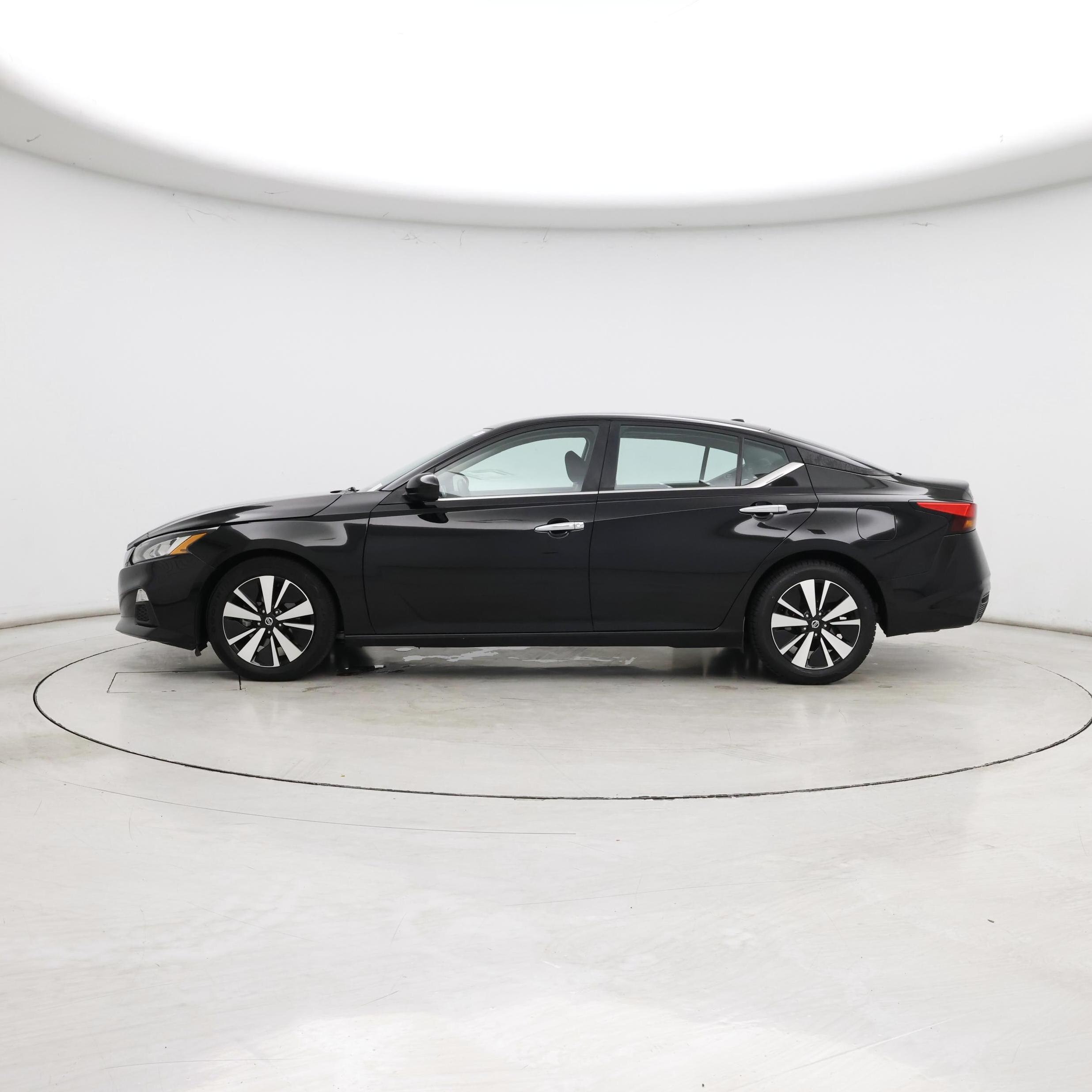 Thumbnail: 2022 Nissan Altima - 3