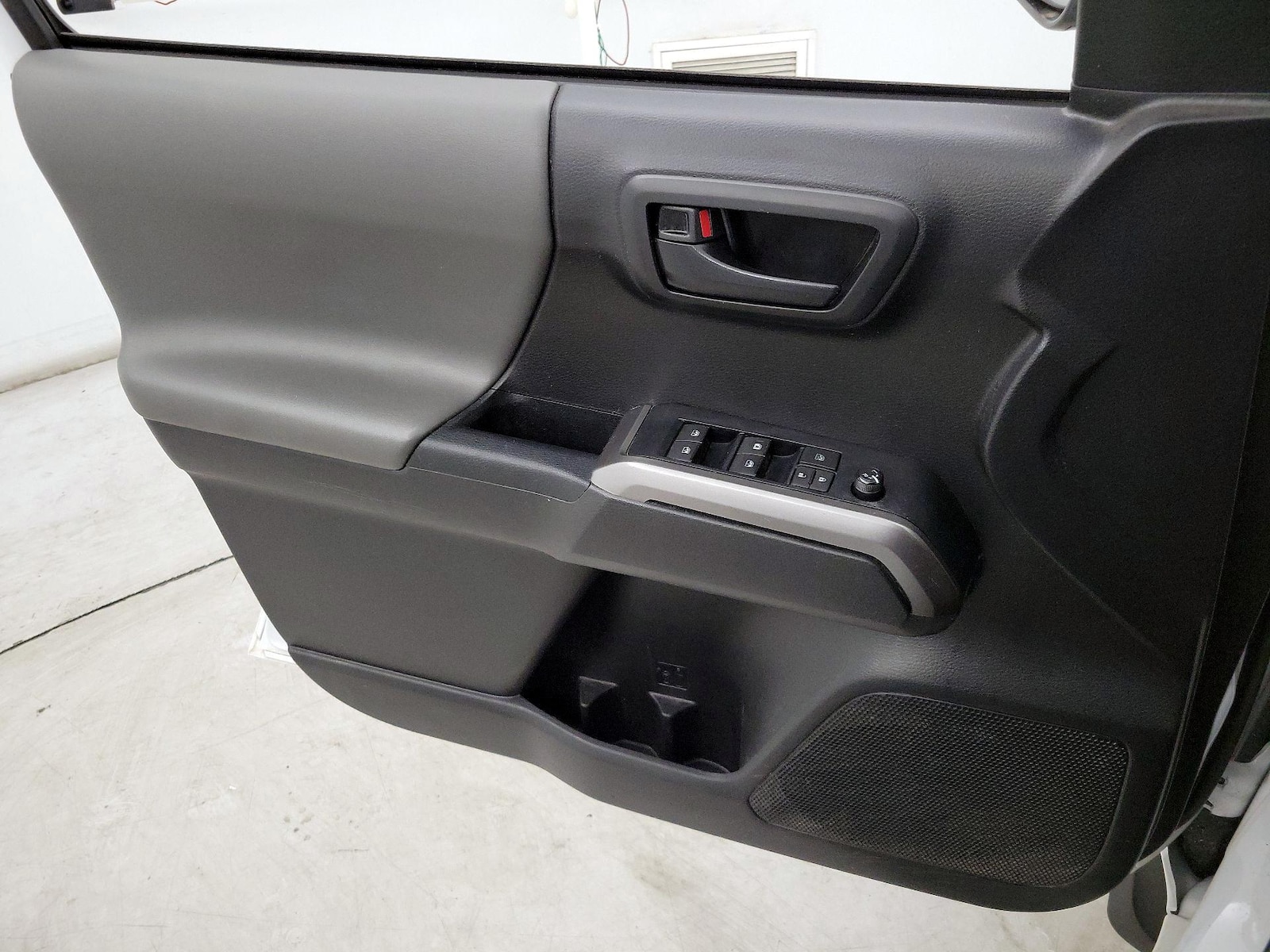 2022 Toyota Tacoma SR5 - Photo 13