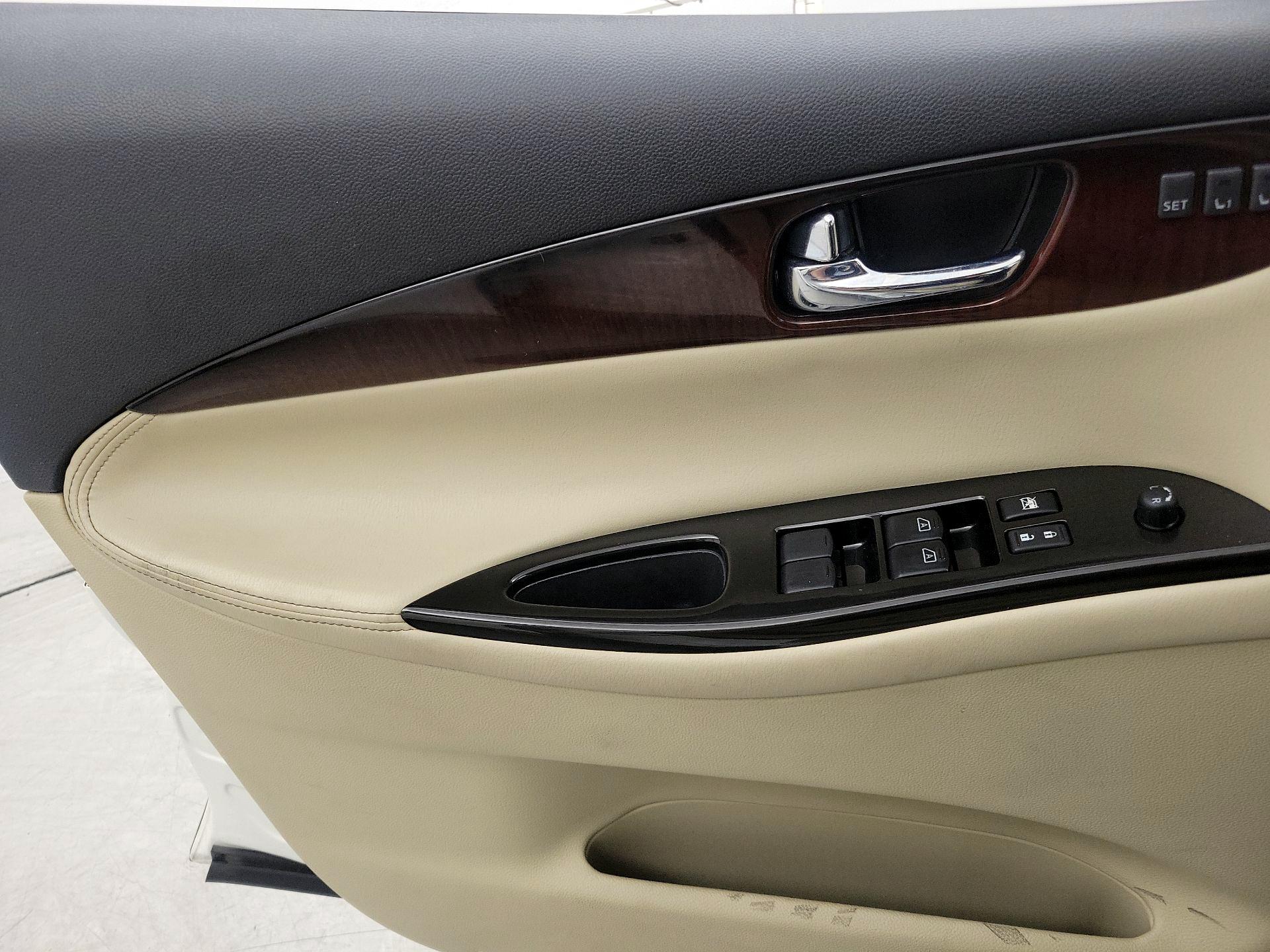 Thumbnail: 2016 INFINITI QX50 - 12