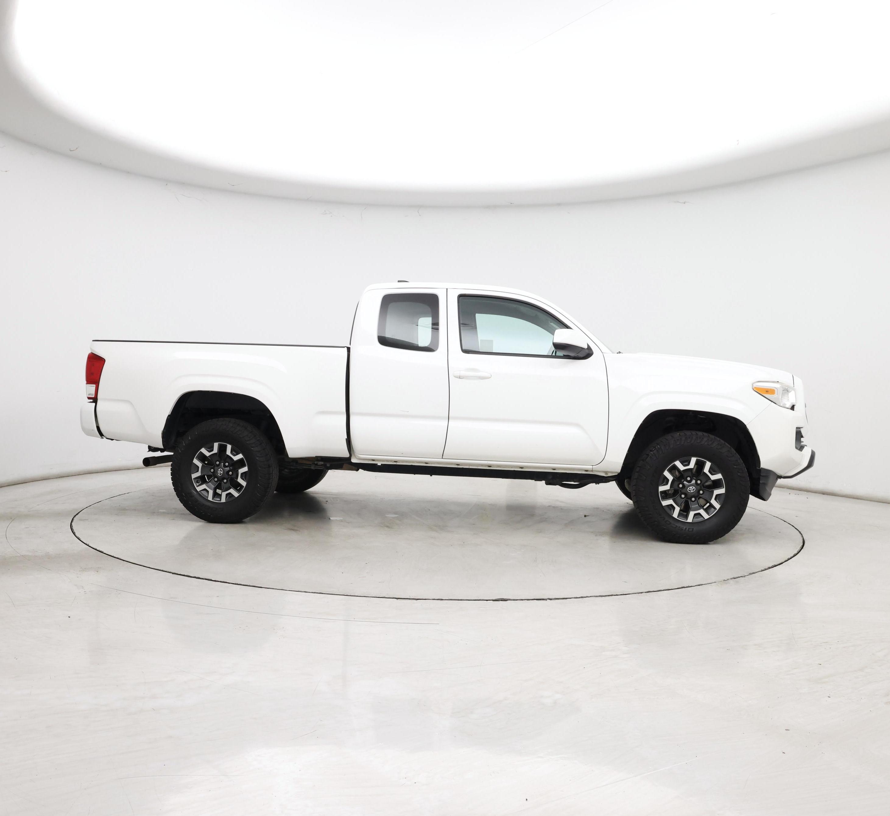 Thumbnail: 2017 Toyota Tacoma - 7