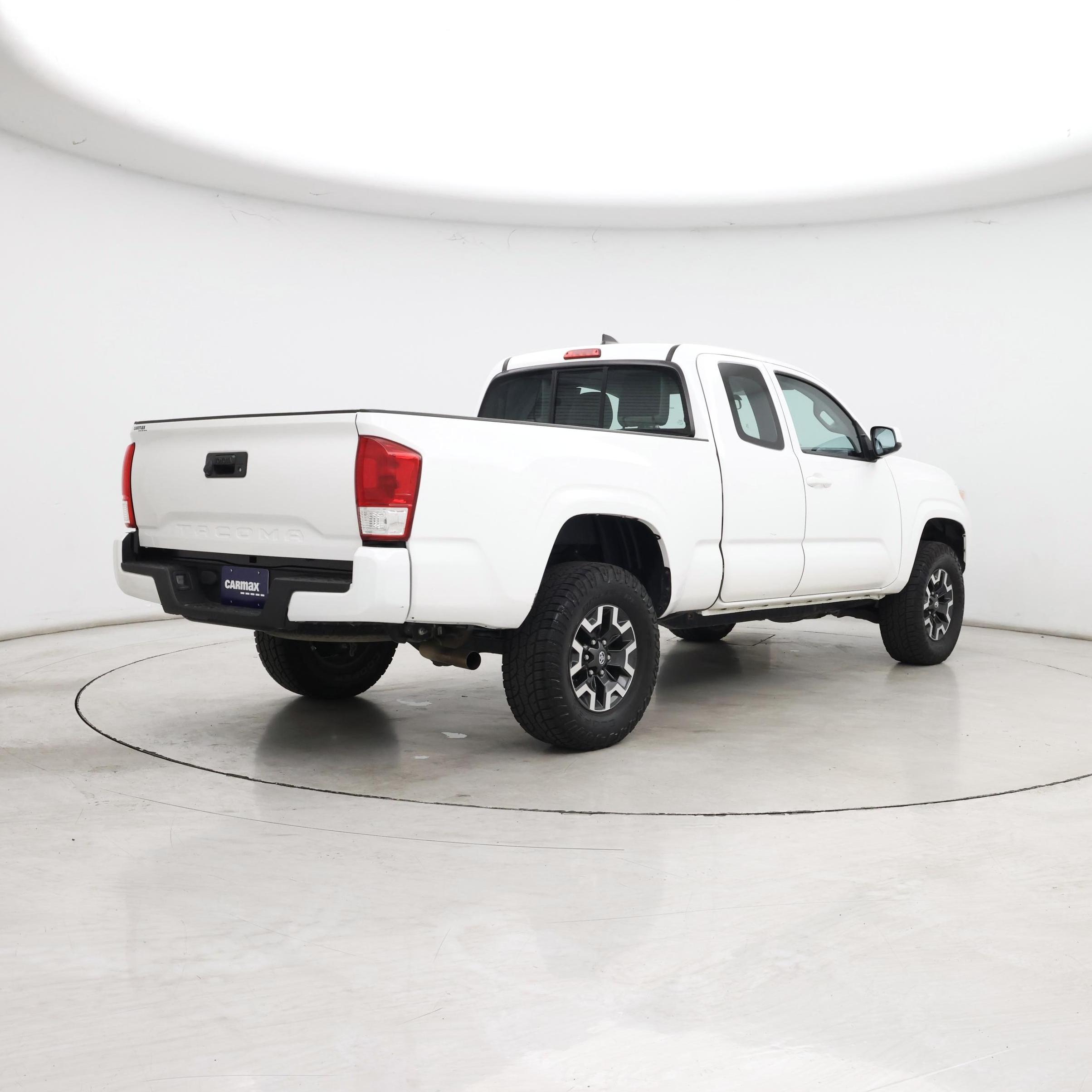 Thumbnail: 2017 Toyota Tacoma - 8