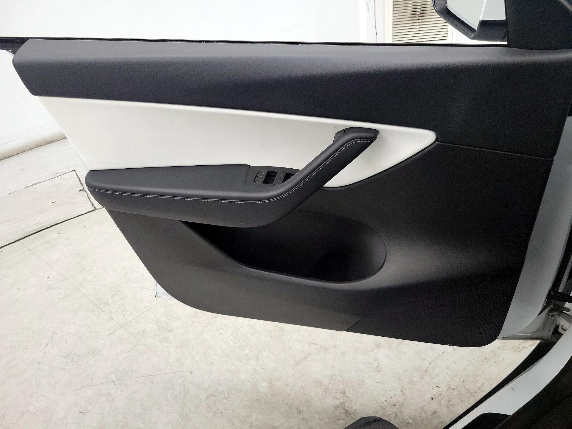 Thumbnail: 2022 Tesla Model Y - 12