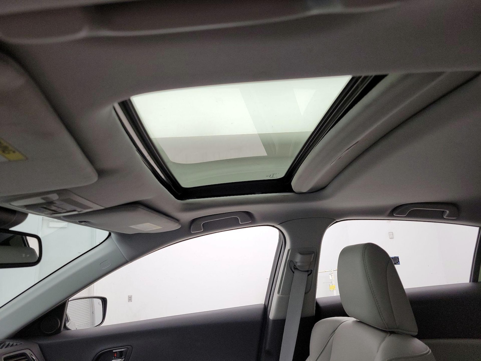 Sunroof(s) & Overhead Airbags
