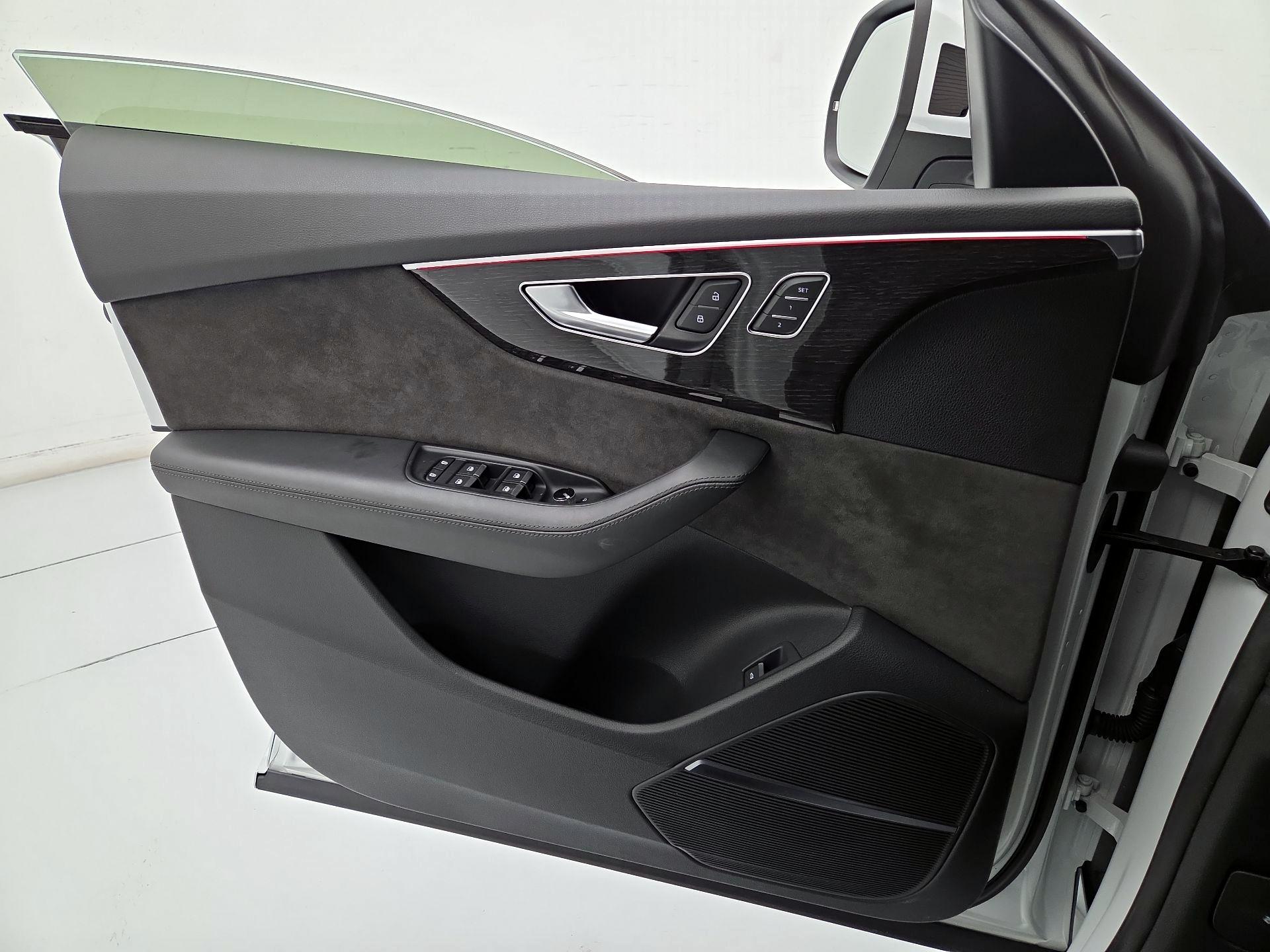 Thumbnail: 2019 Audi Q8 - 12