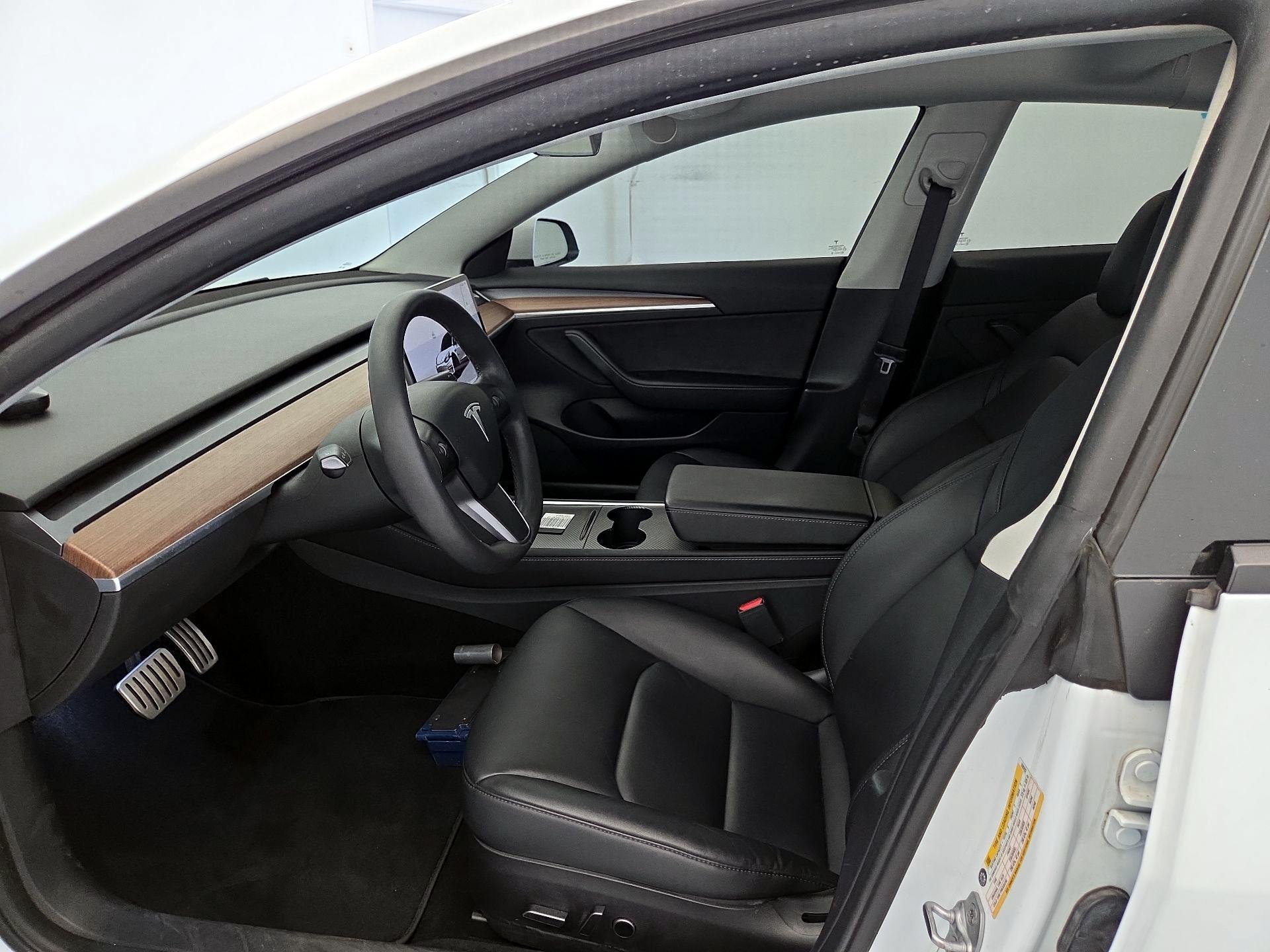 Thumbnail: 2022 Tesla Model 3 - 11