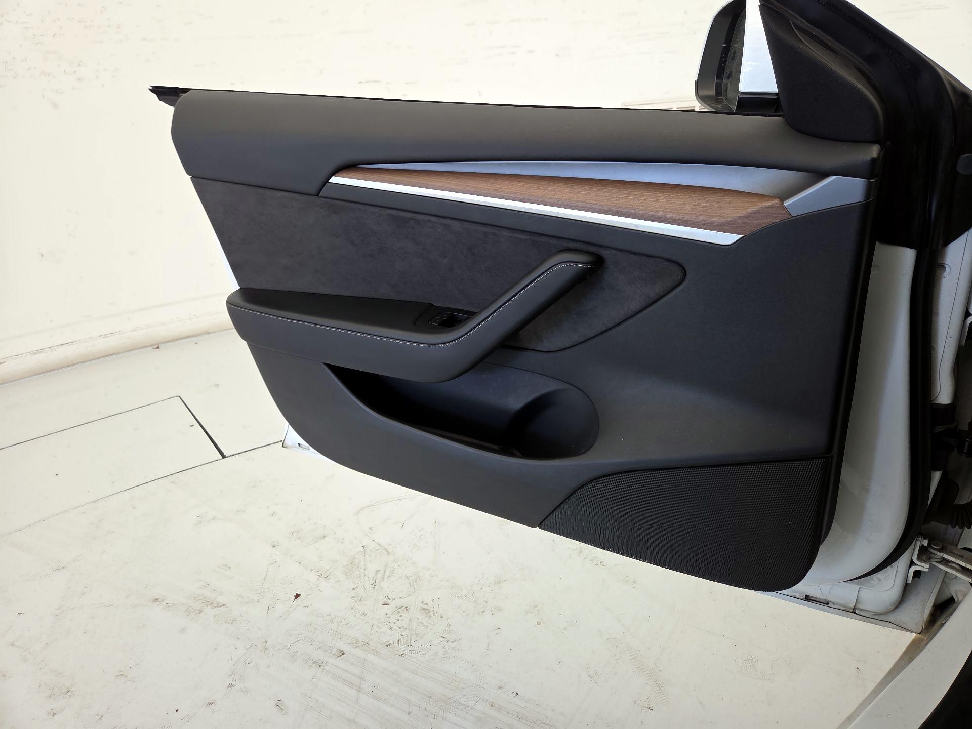 Thumbnail: 2022 Tesla Model 3 - 12