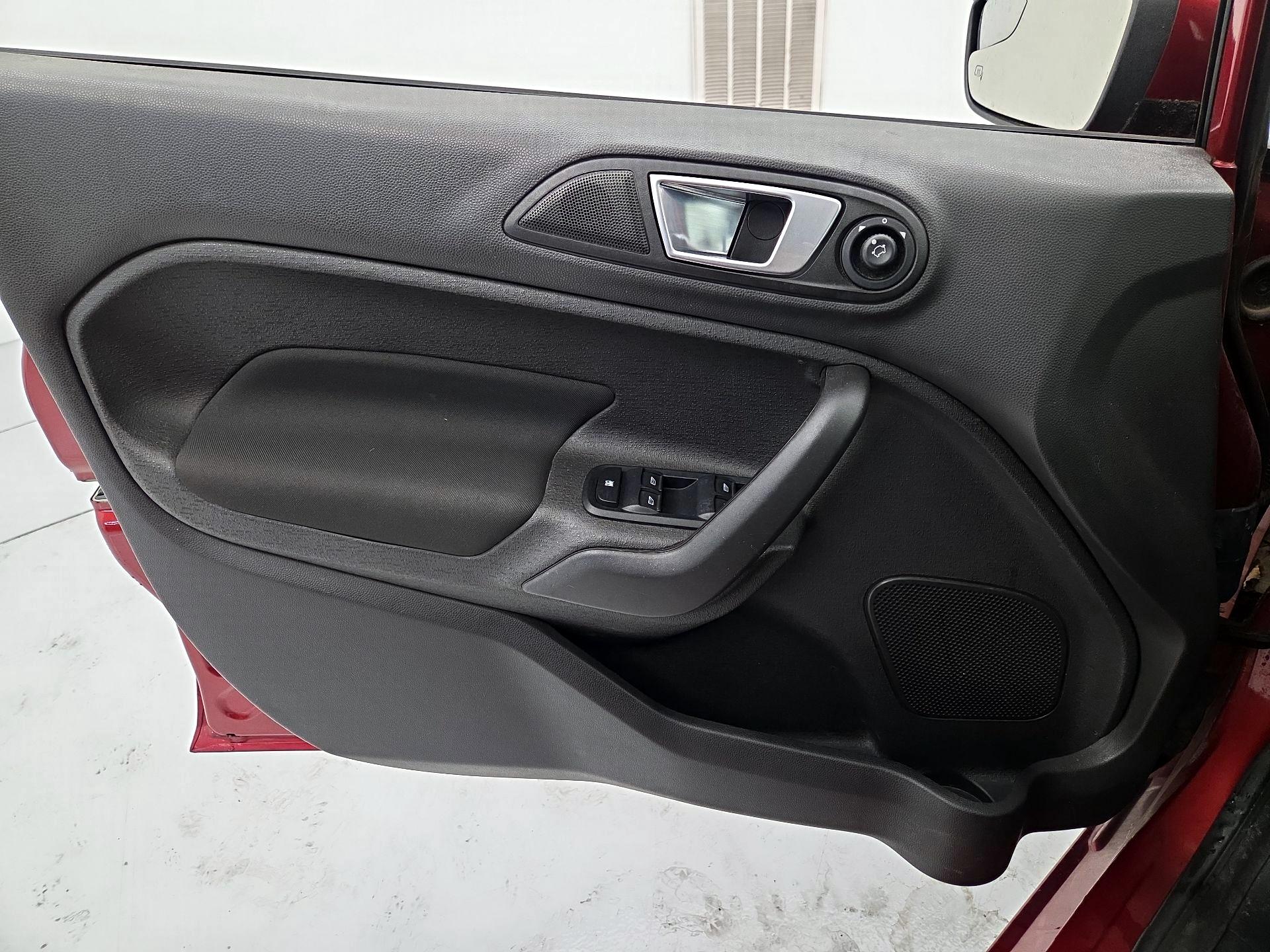 Thumbnail: 2014 Ford Fiesta - 12