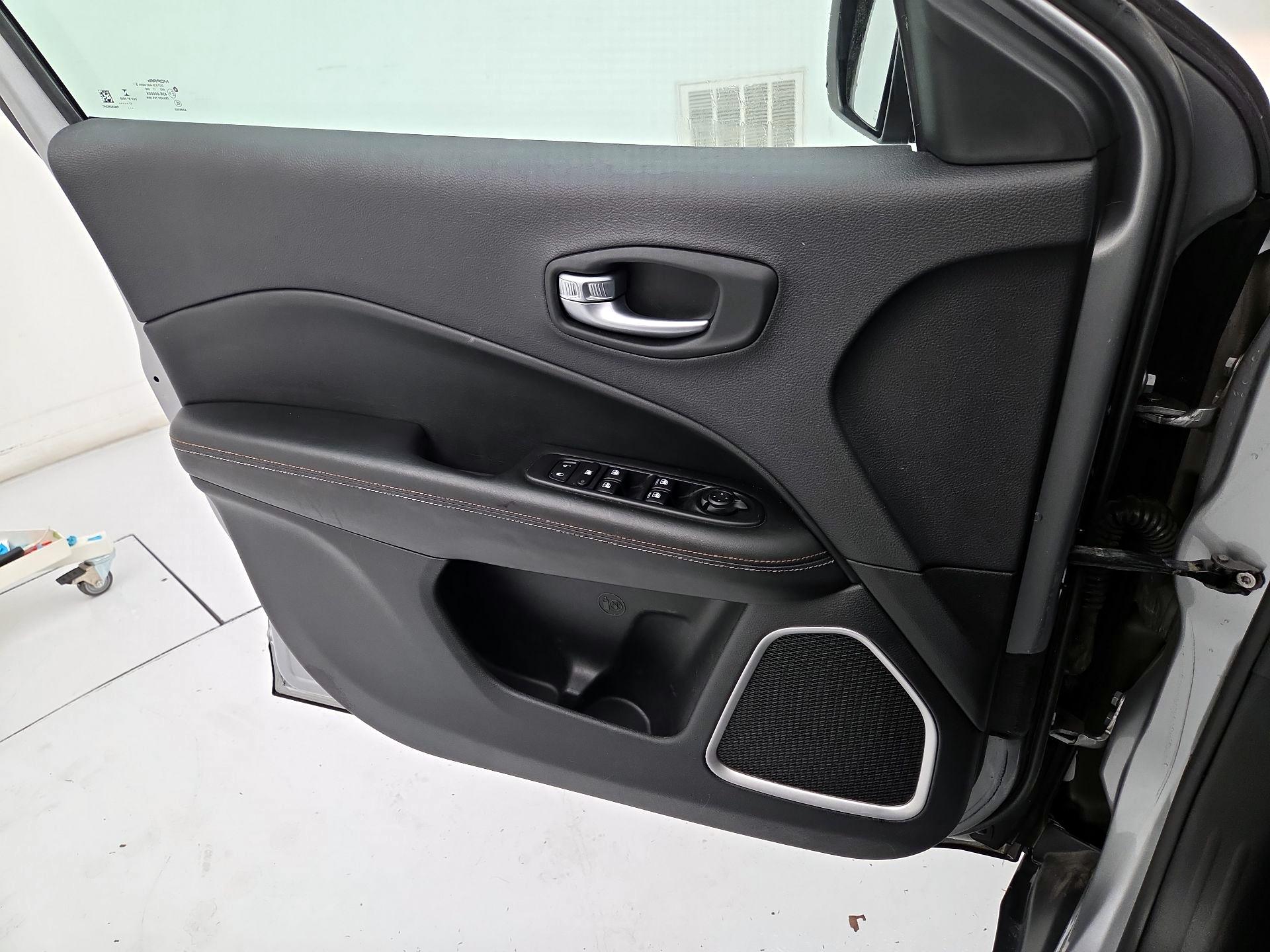 Thumbnail: 2018 Jeep Compass - 12