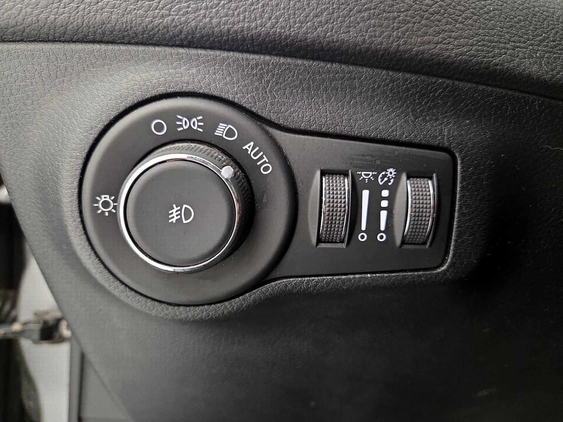 Thumbnail: 2018 Jeep Compass - 13