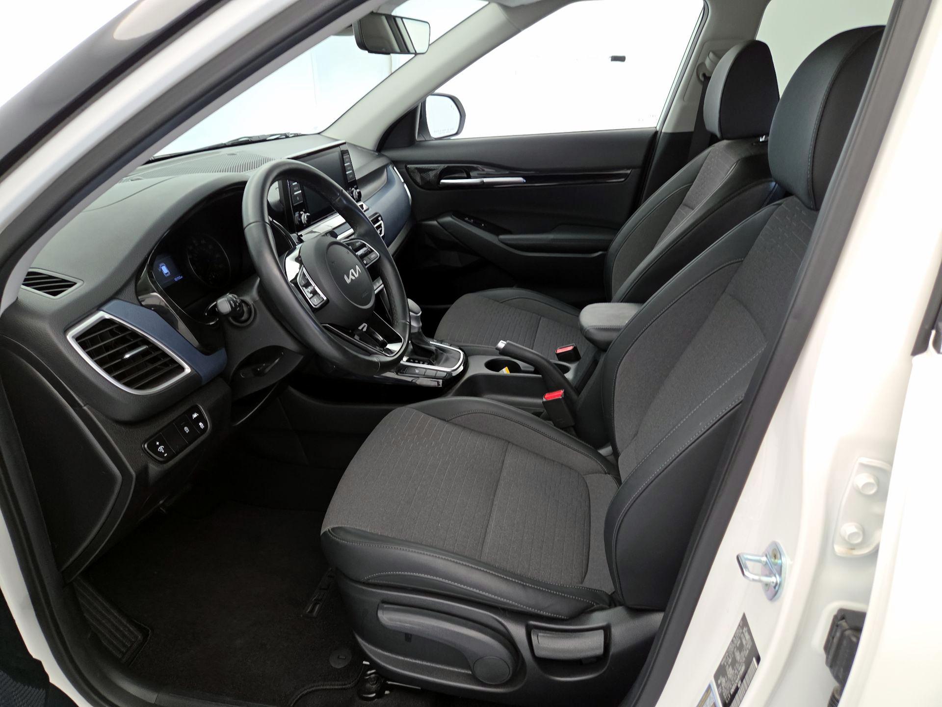 Thumbnail: 2023 Kia Seltos - 11