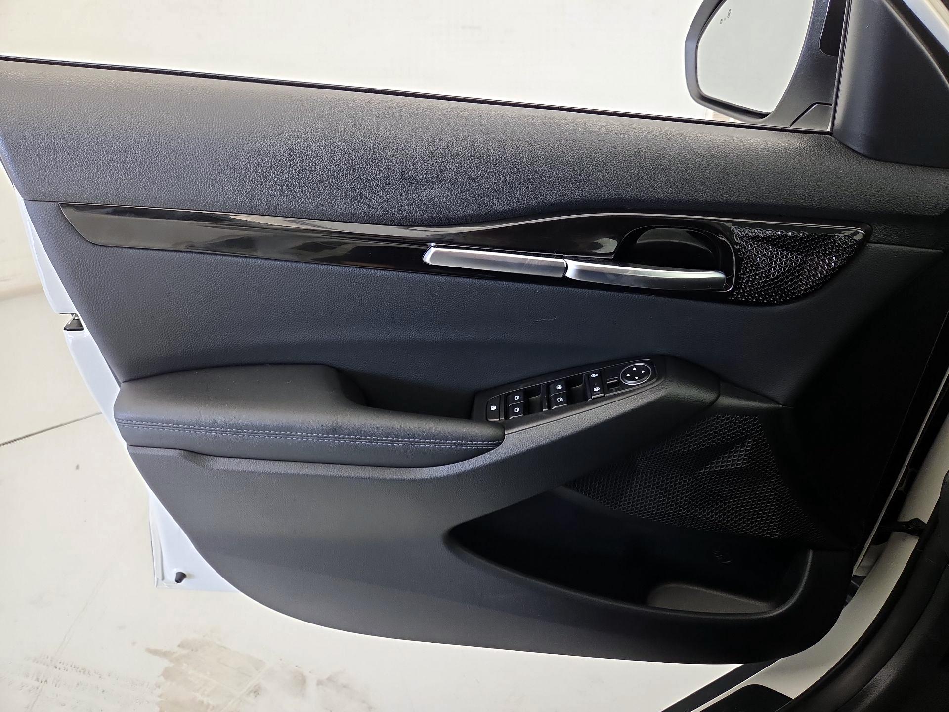 Thumbnail: 2023 Kia Seltos - 12