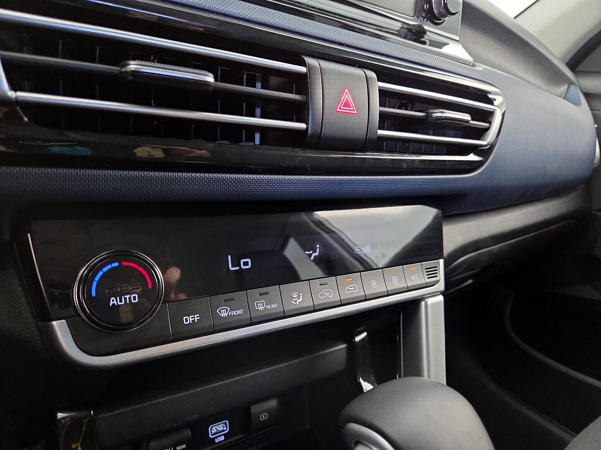 Thumbnail: 2023 Kia Seltos - 16