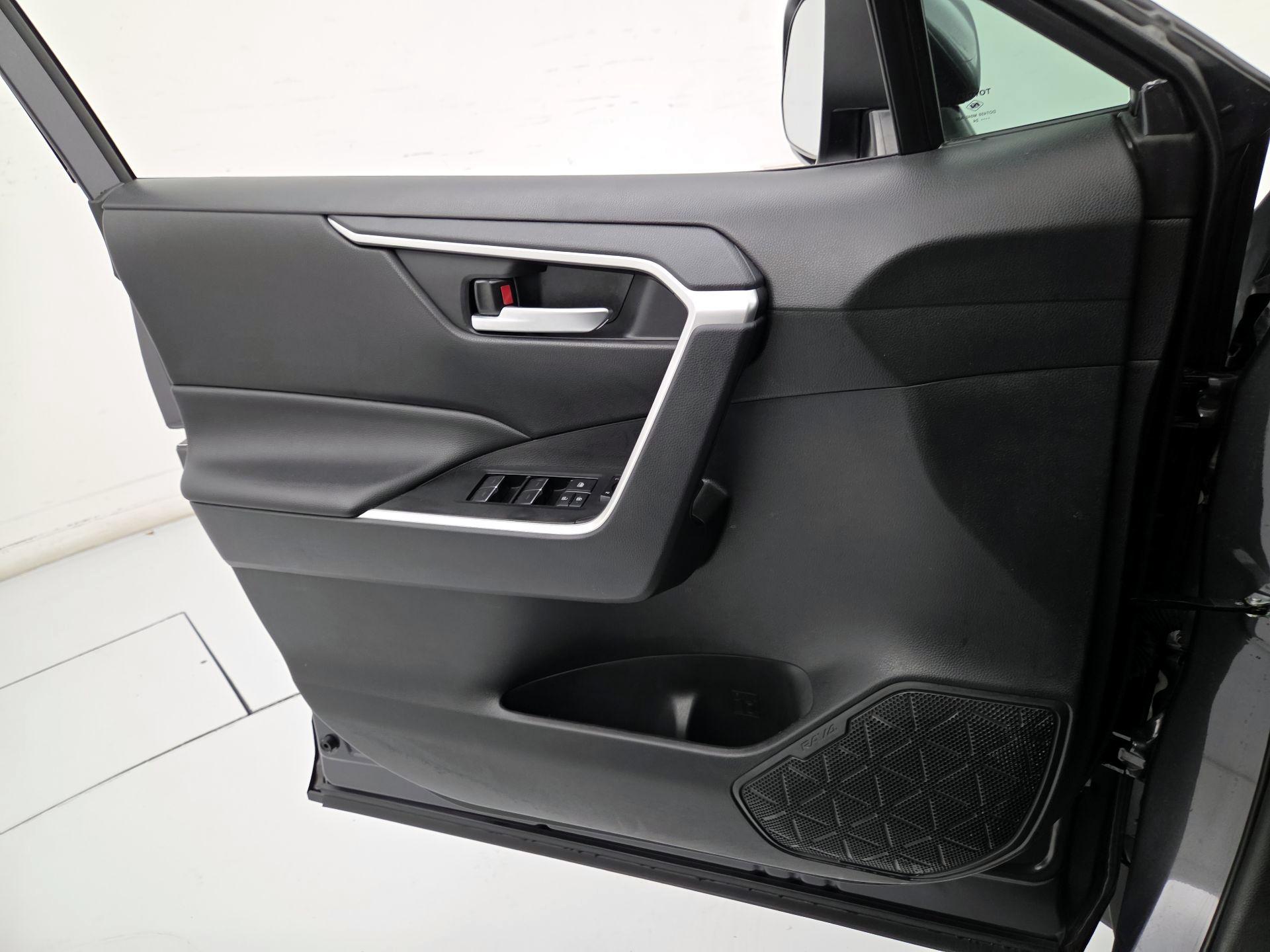 Thumbnail: 2025 Toyota RAV4 - 12