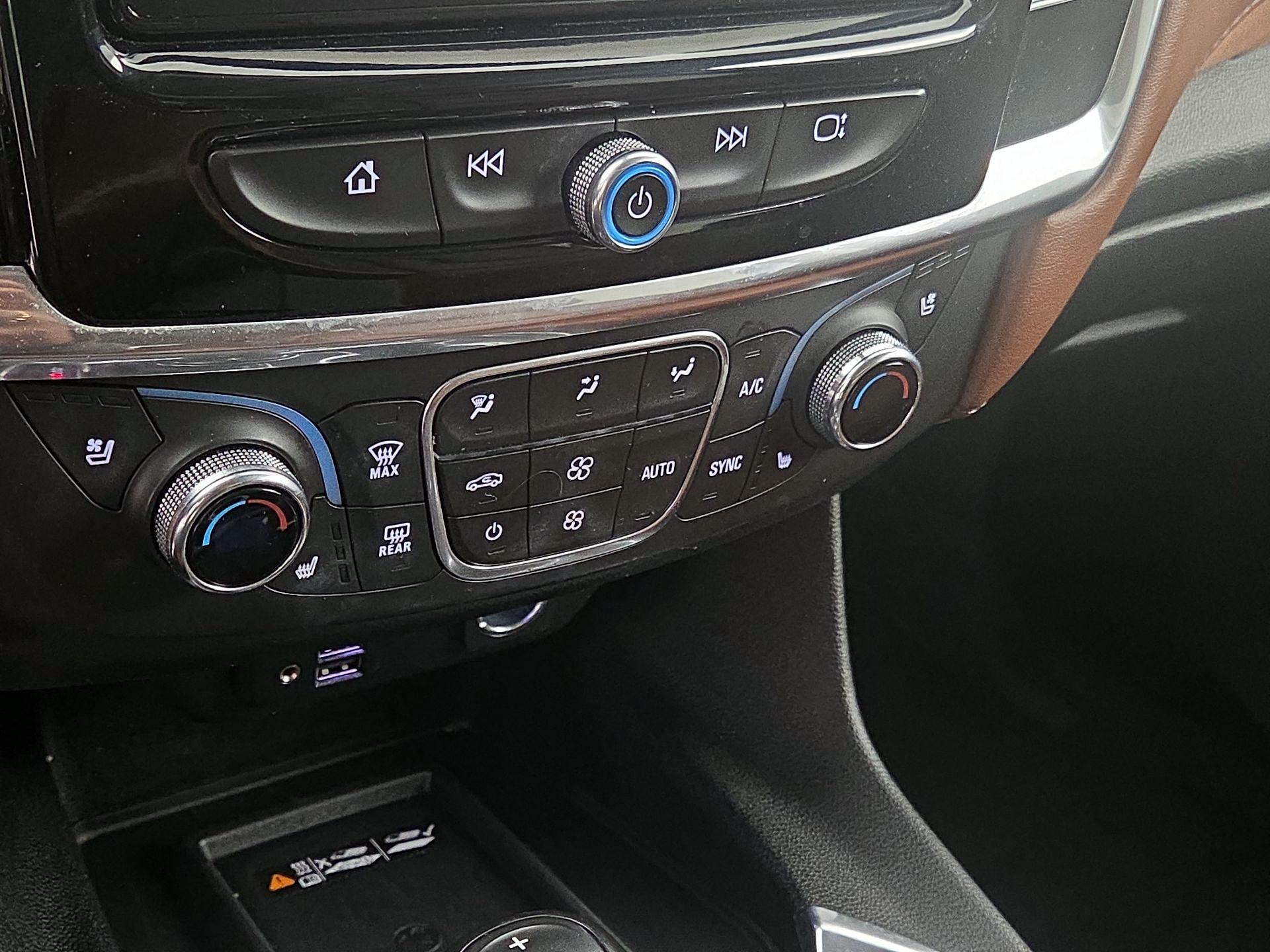 Thumbnail: 2020 Chevrolet Traverse - 16