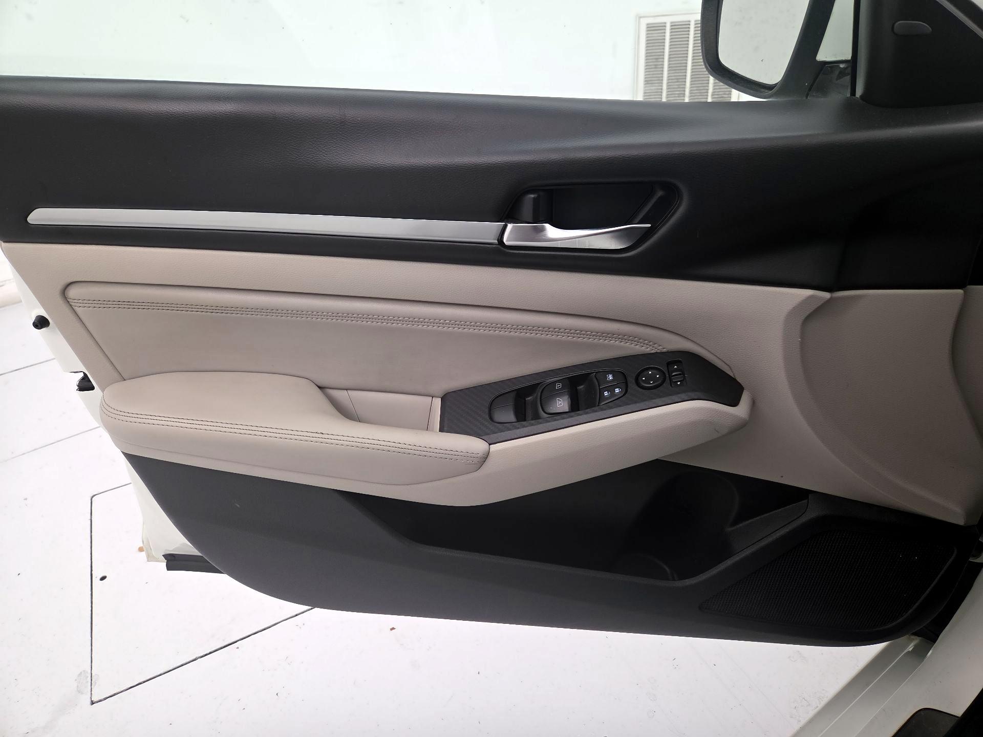 Thumbnail: 2019 Nissan Altima - 12