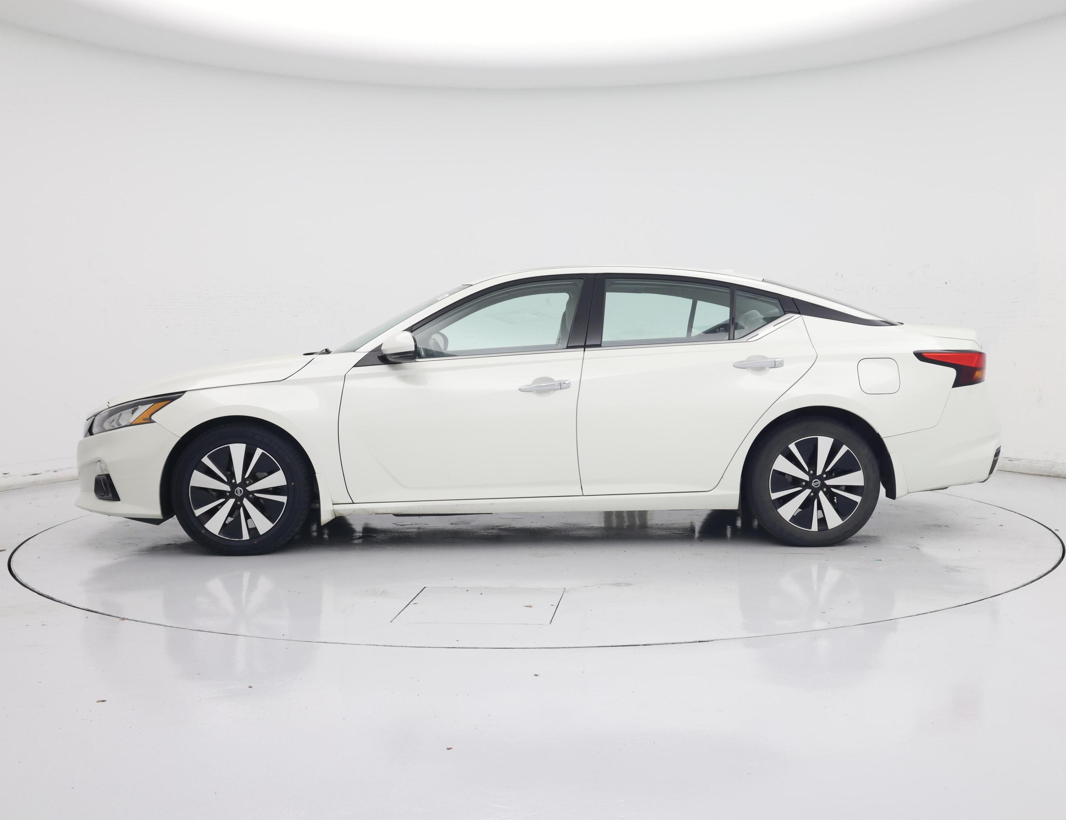 Thumbnail: 2019 Nissan Altima - 3