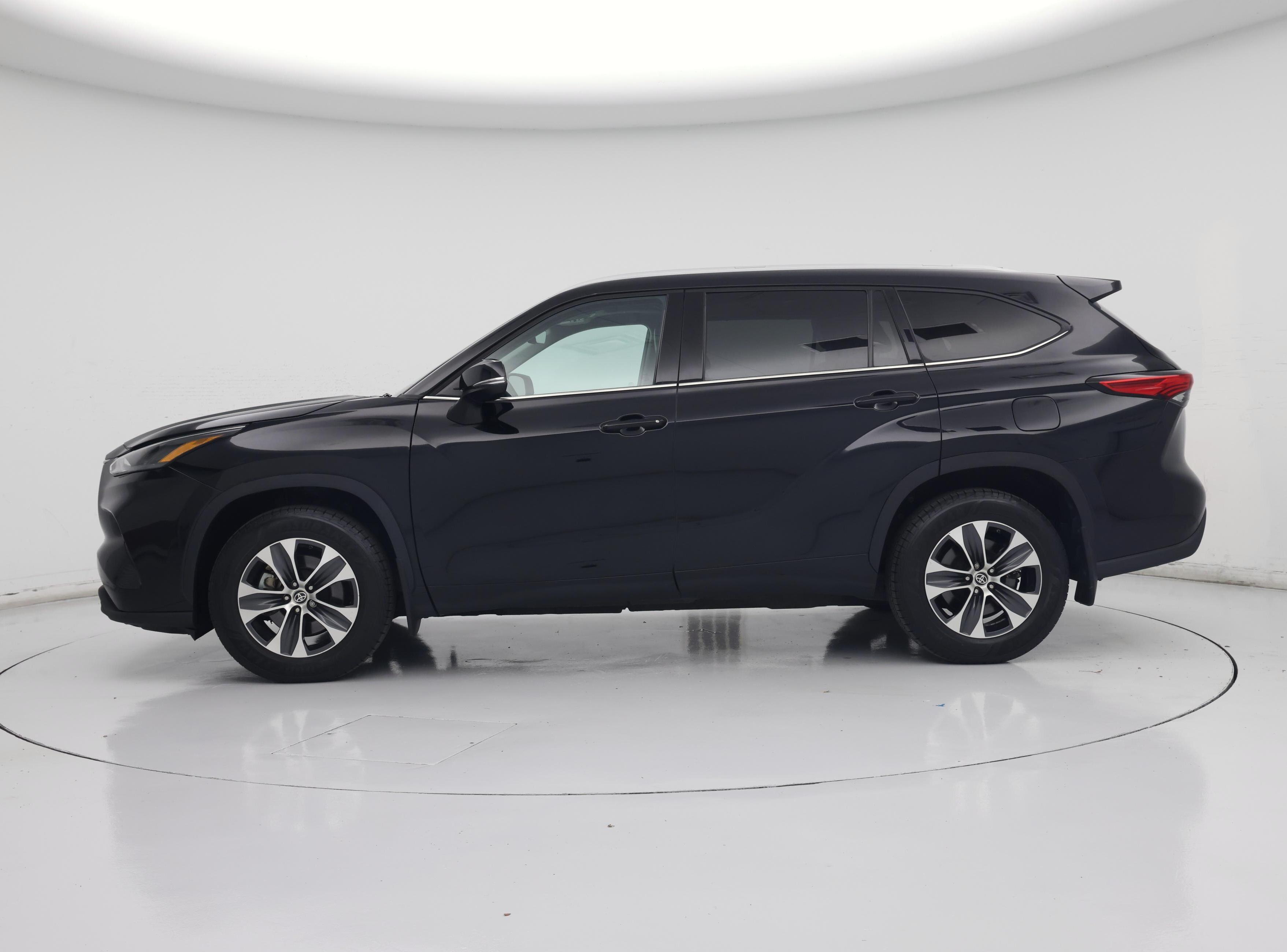 Thumbnail: 2022 Toyota Highlander - 3