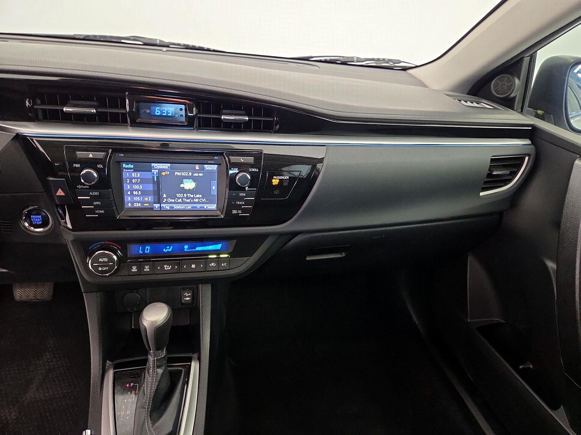 Thumbnail: 2015 Toyota Corolla - 9