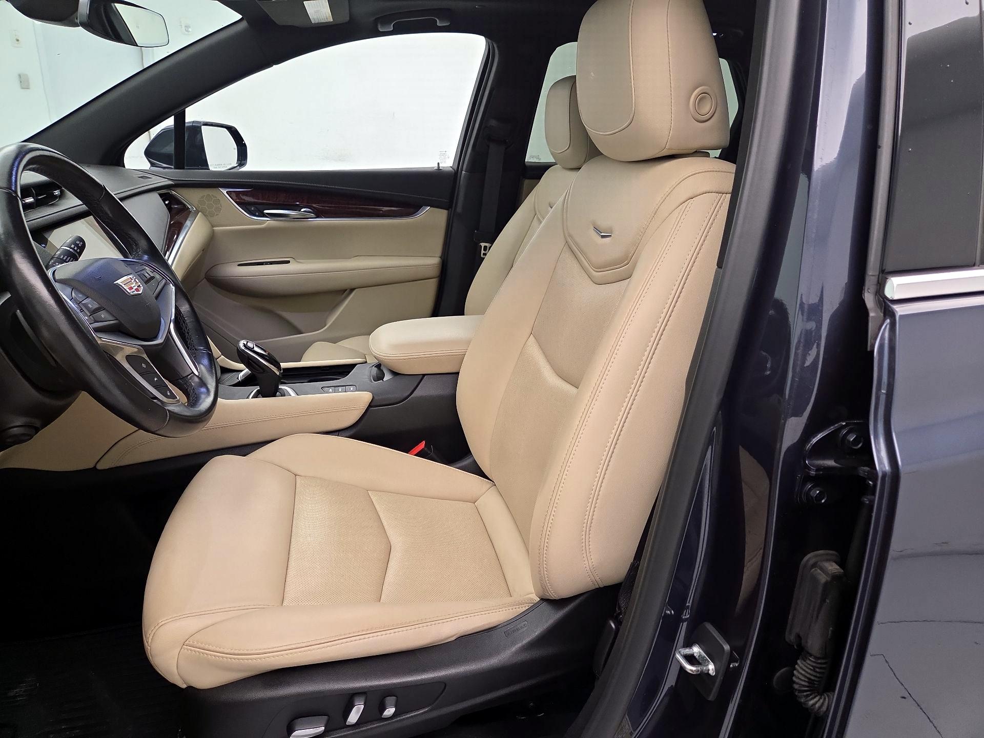 Thumbnail: 2019 Cadillac XT5 - 11