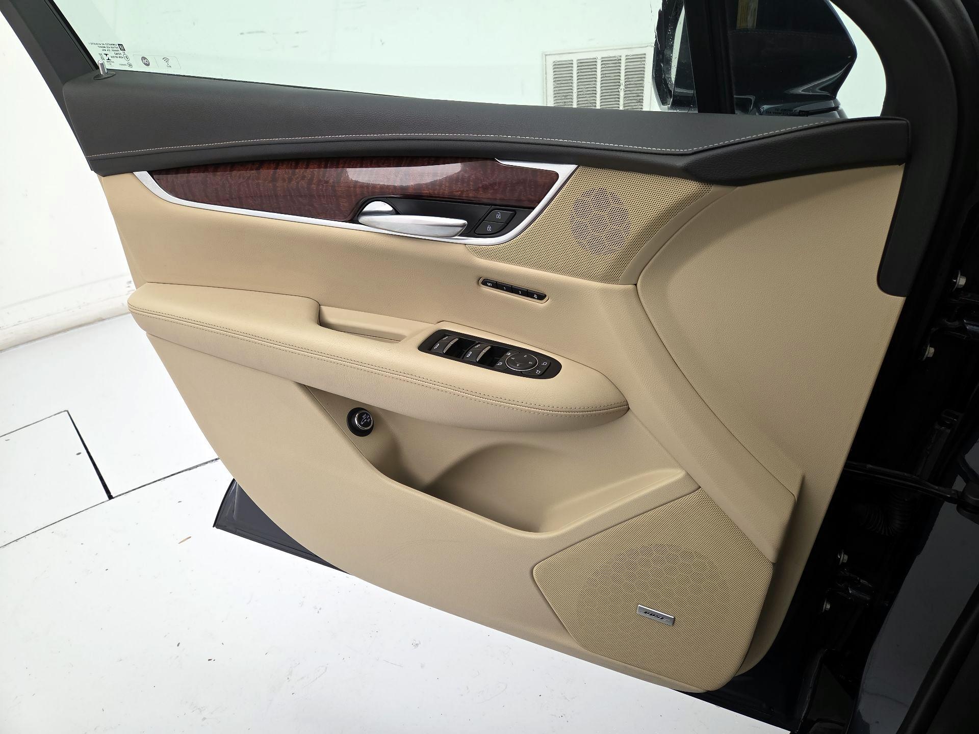 Thumbnail: 2019 Cadillac XT5 - 12