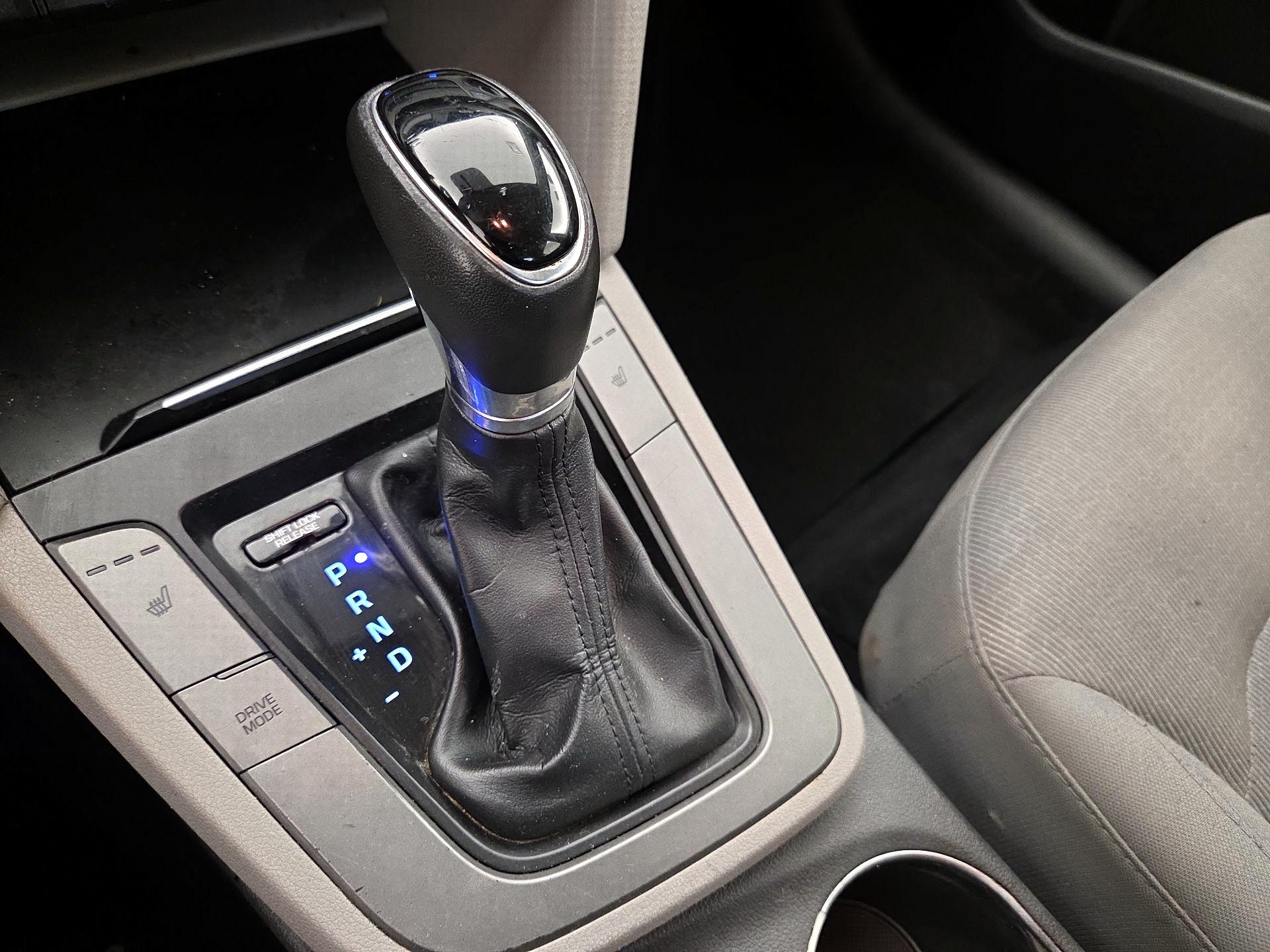 Thumbnail: 2017 Hyundai Elantra - 17