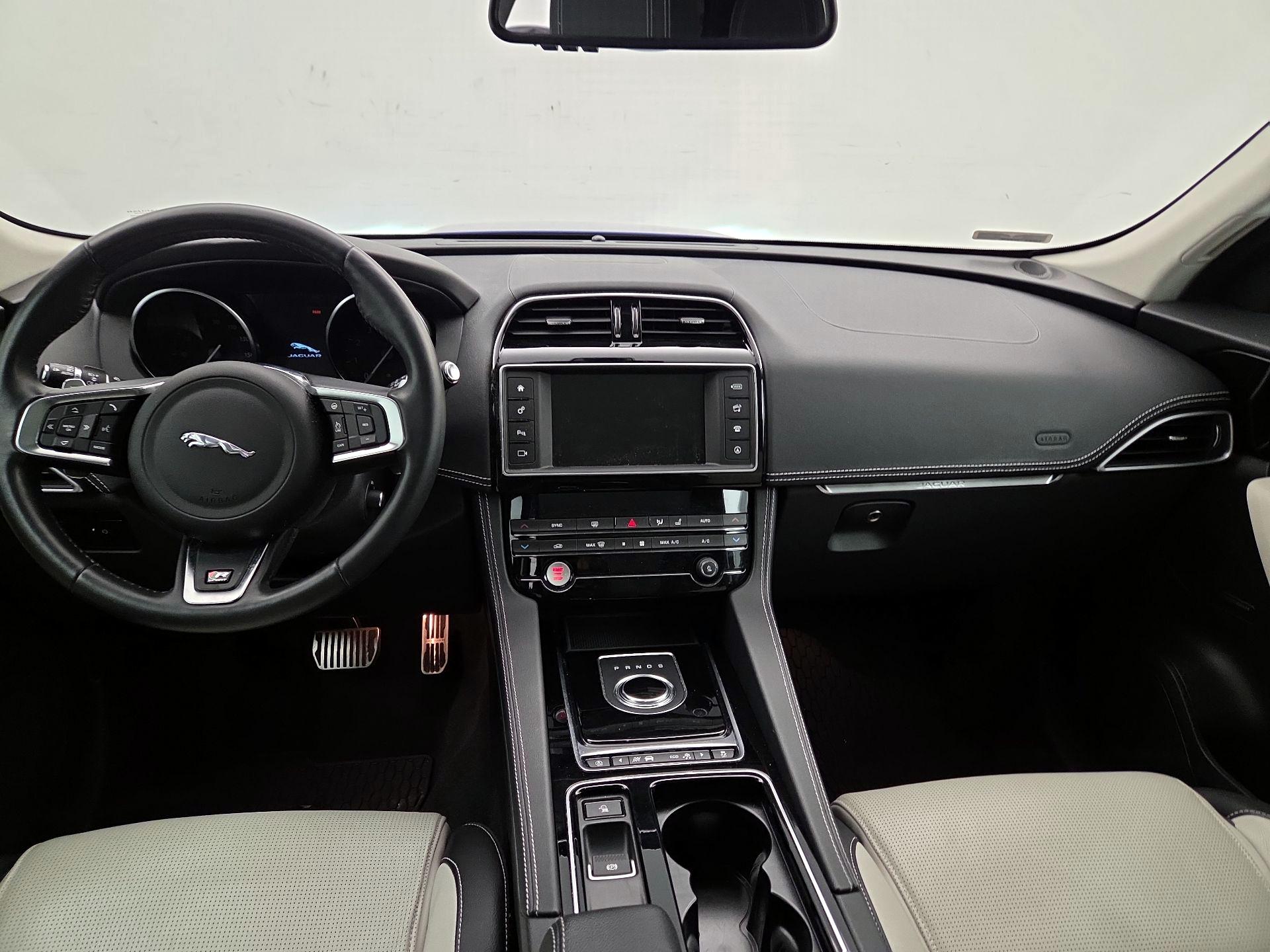 Thumbnail: 2018 Jaguar F-Pace - 9