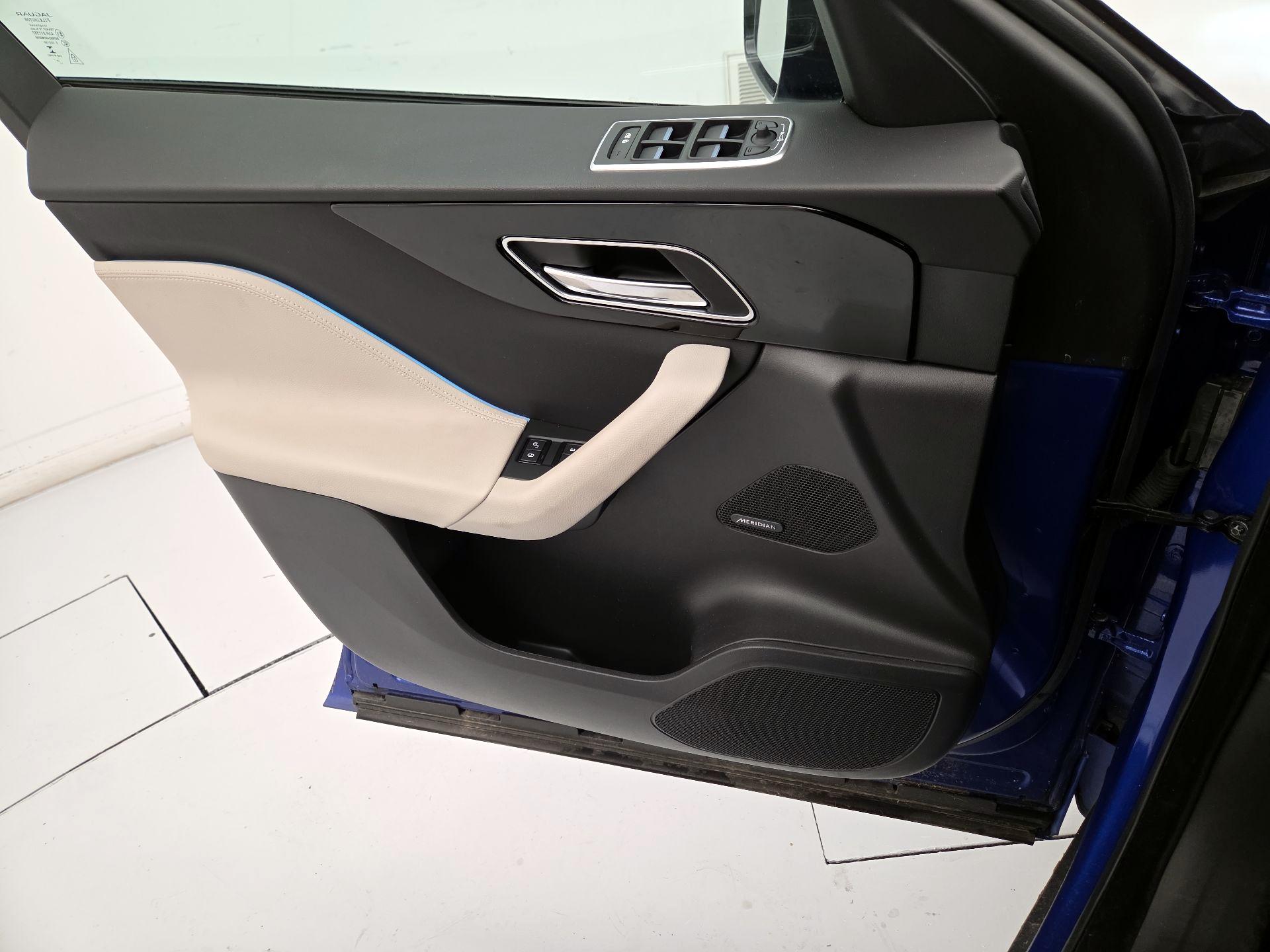 Thumbnail: 2018 Jaguar F-Pace - 12