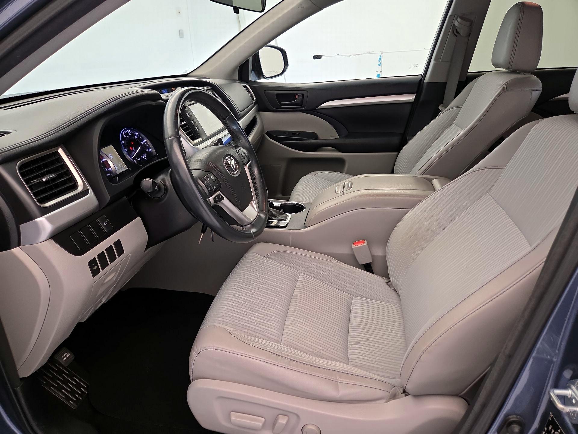 Thumbnail: 2016 Toyota Highlander - 11