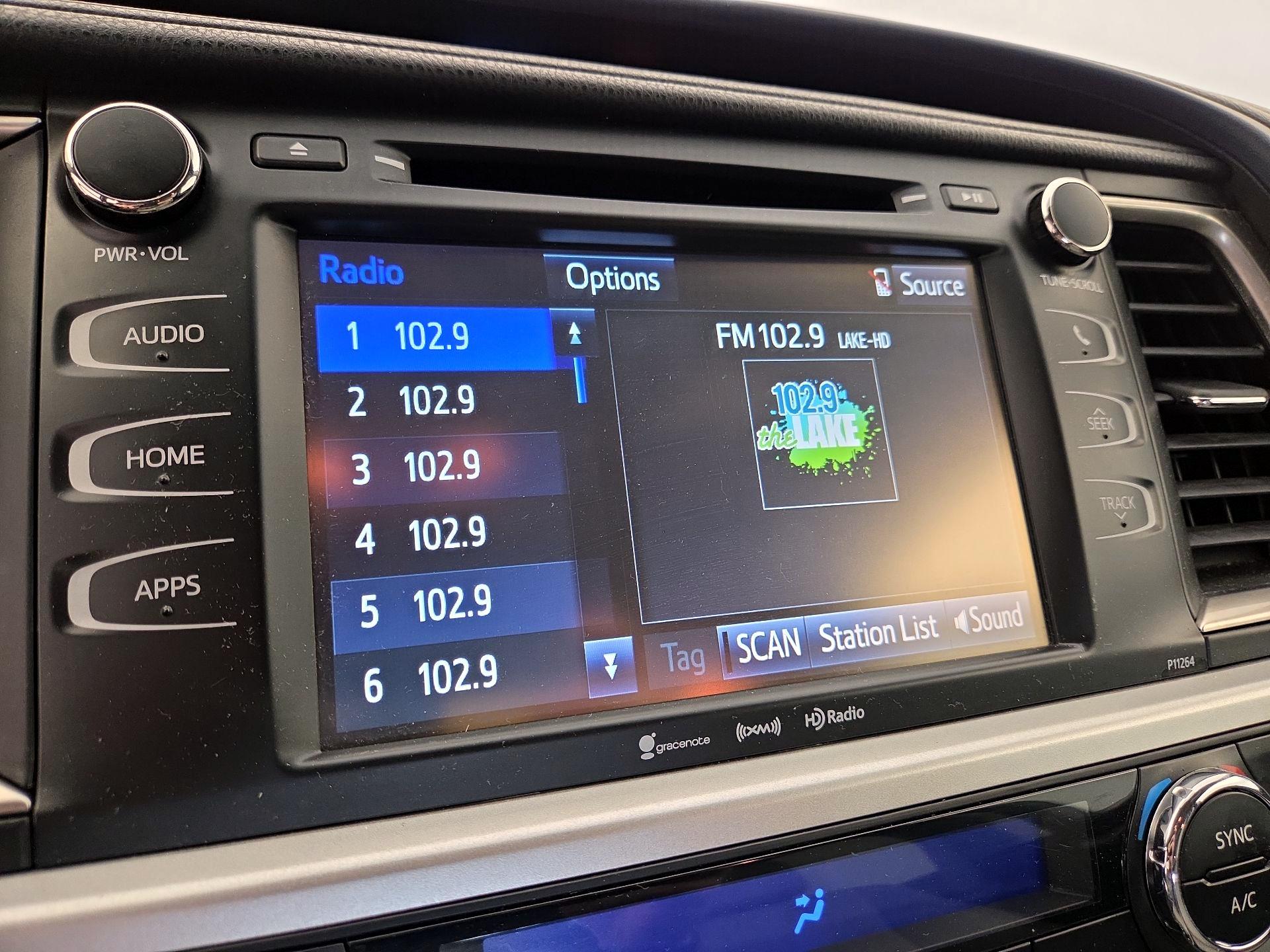 Thumbnail: 2016 Toyota Highlander - 15