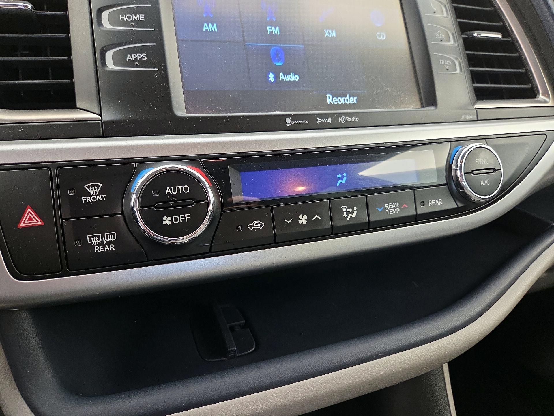 Thumbnail: 2016 Toyota Highlander - 16