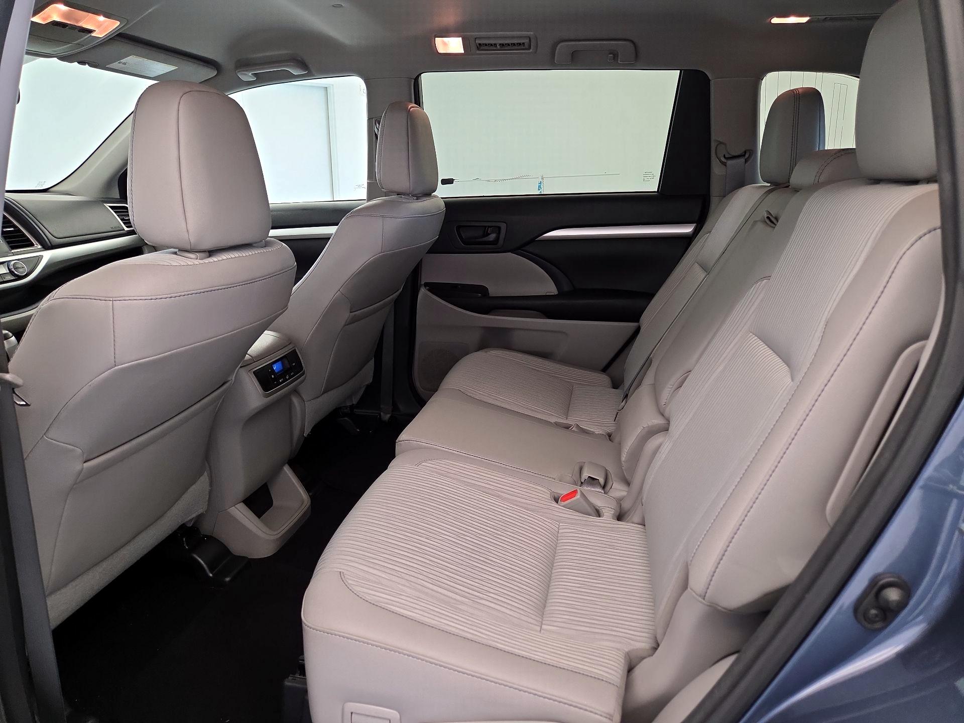 Thumbnail: 2016 Toyota Highlander - 19