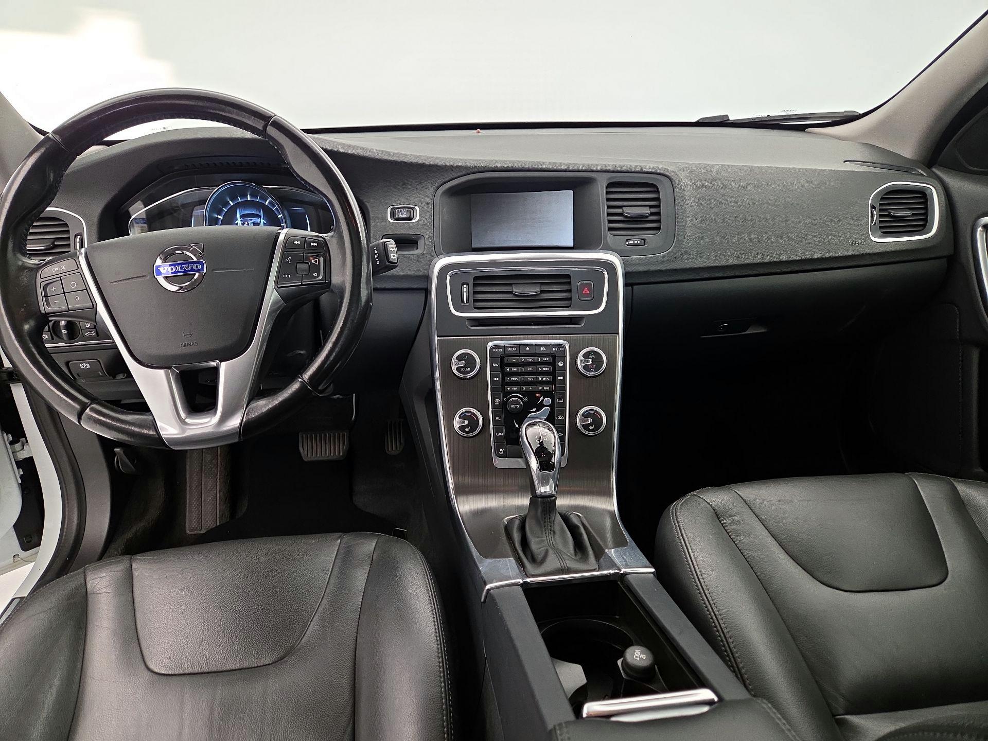 Thumbnail: 2016 Volvo V60 - 9