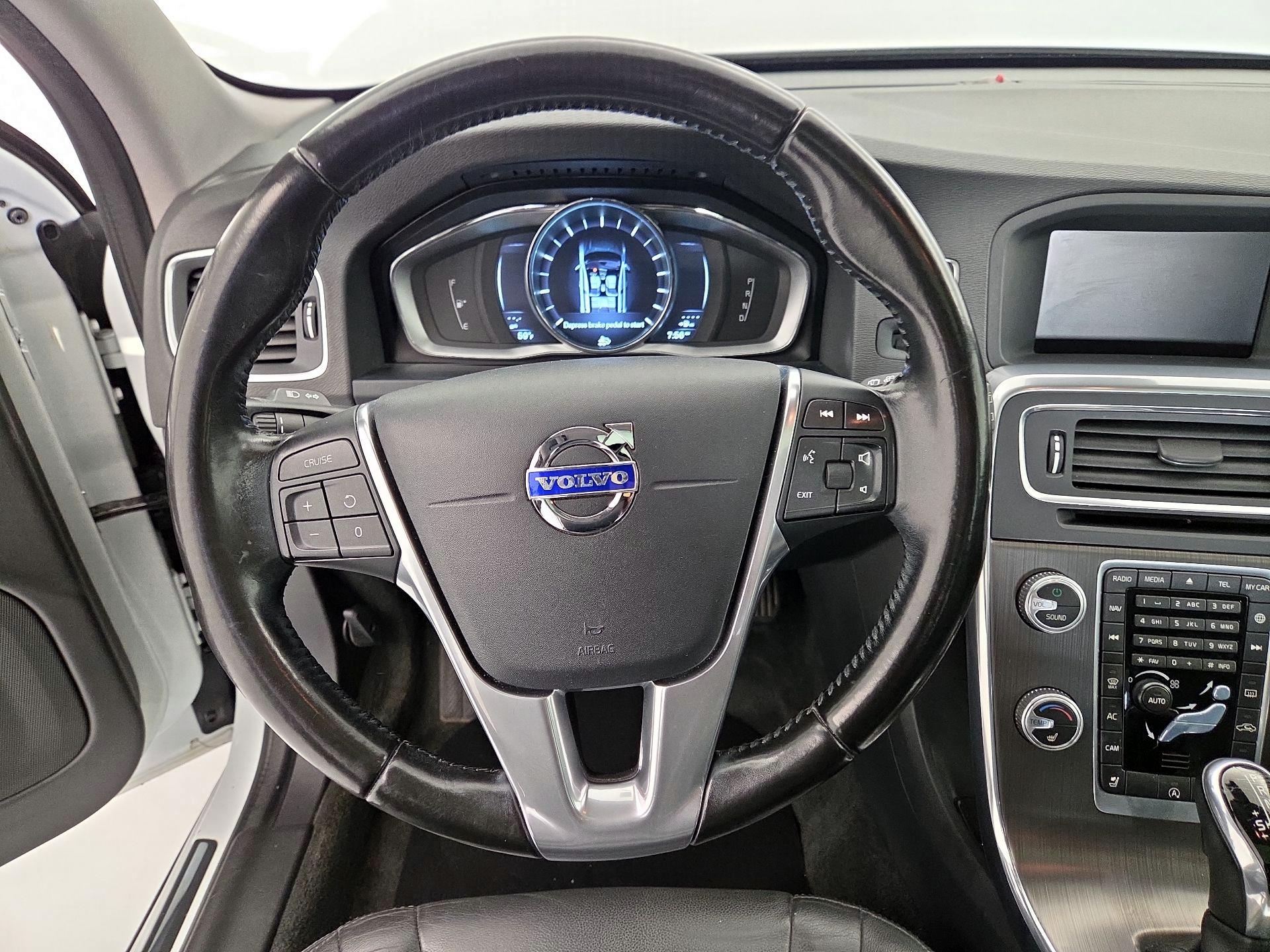 Thumbnail: 2016 Volvo V60 - 10