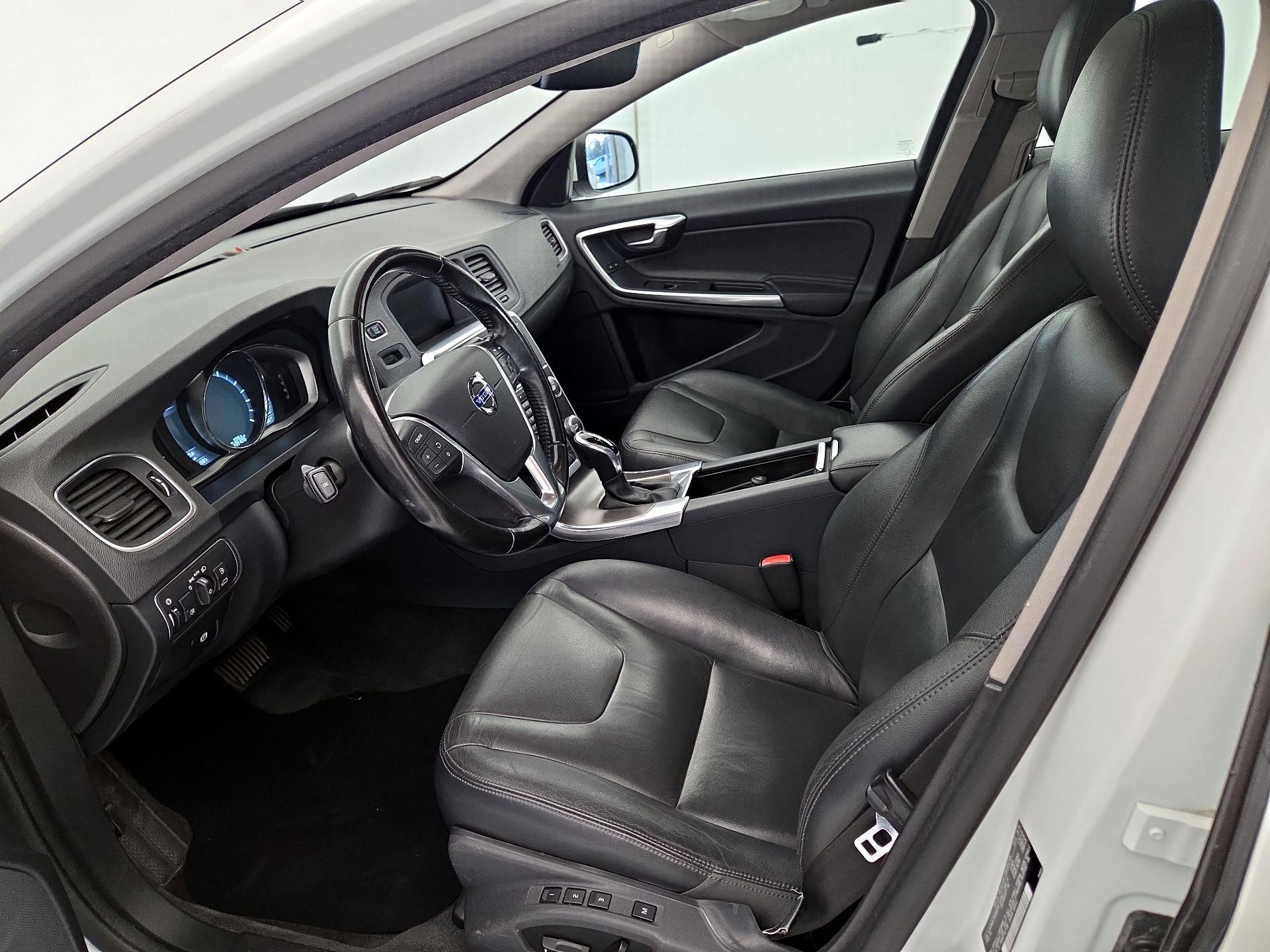 Thumbnail: 2016 Volvo V60 - 11