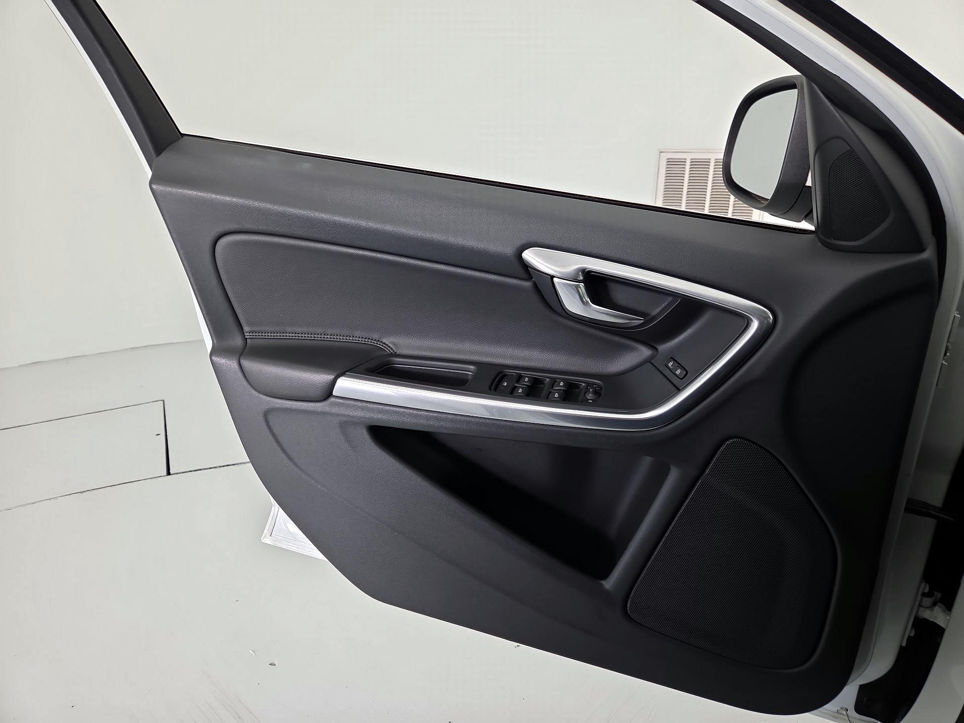 Thumbnail: 2016 Volvo V60 - 12