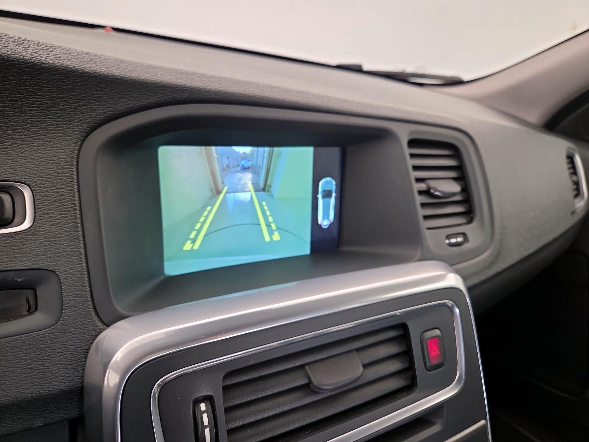 Thumbnail: 2016 Volvo V60 - 14