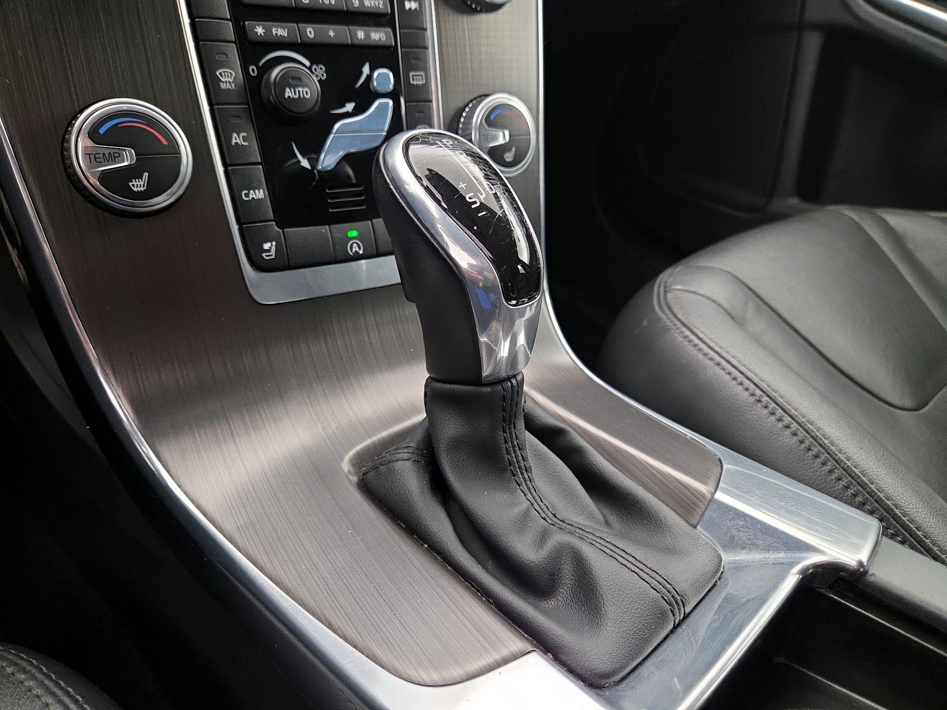 Thumbnail: 2016 Volvo V60 - 17