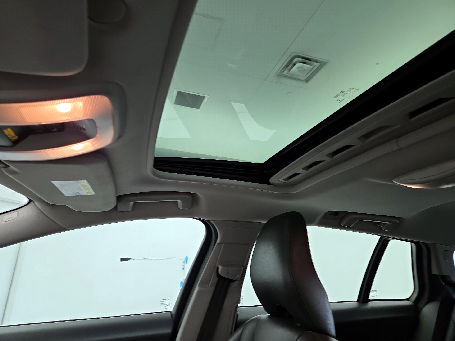 Thumbnail: 2016 Volvo V60 - 19