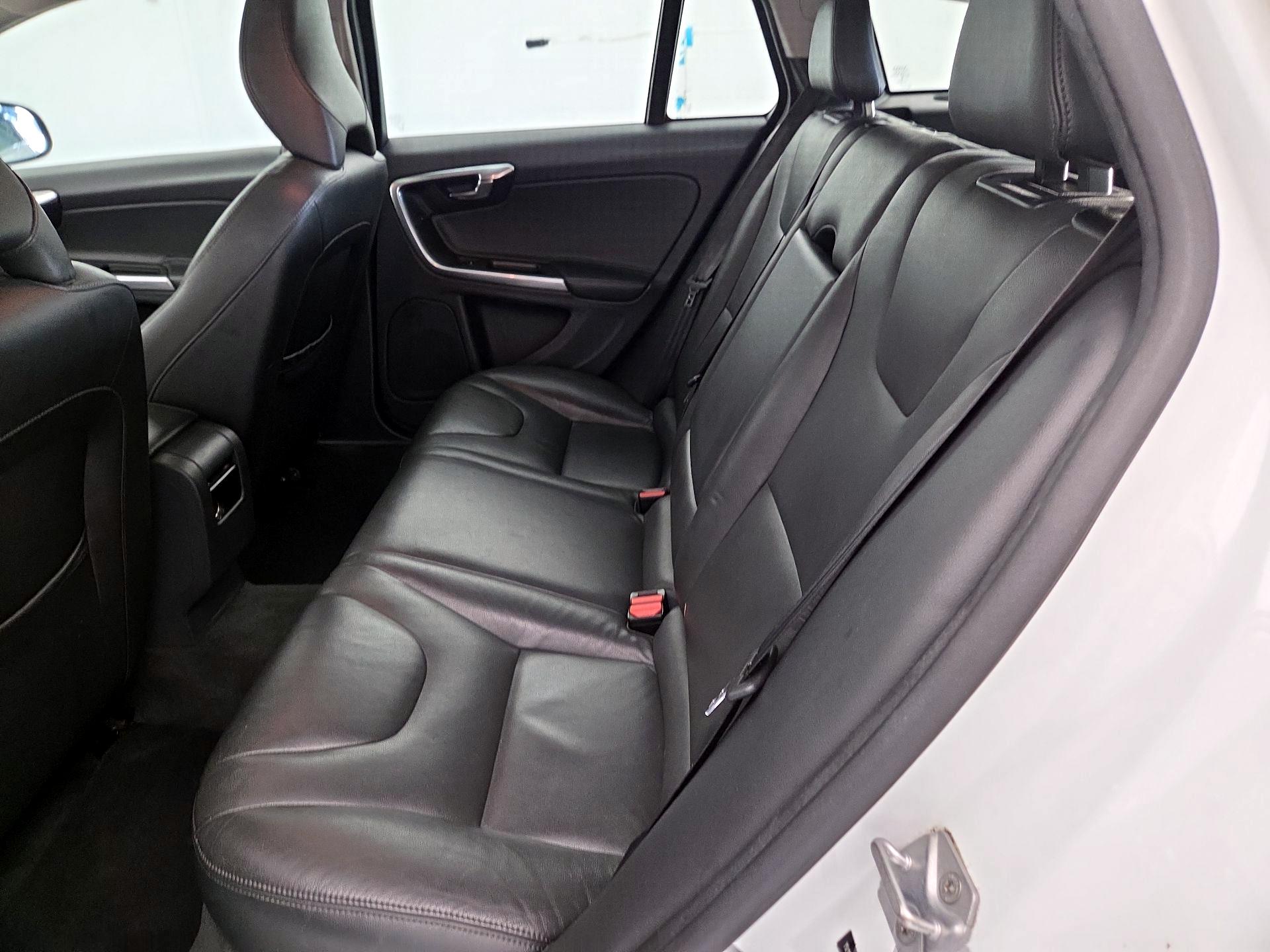 Thumbnail: 2016 Volvo V60 - 20