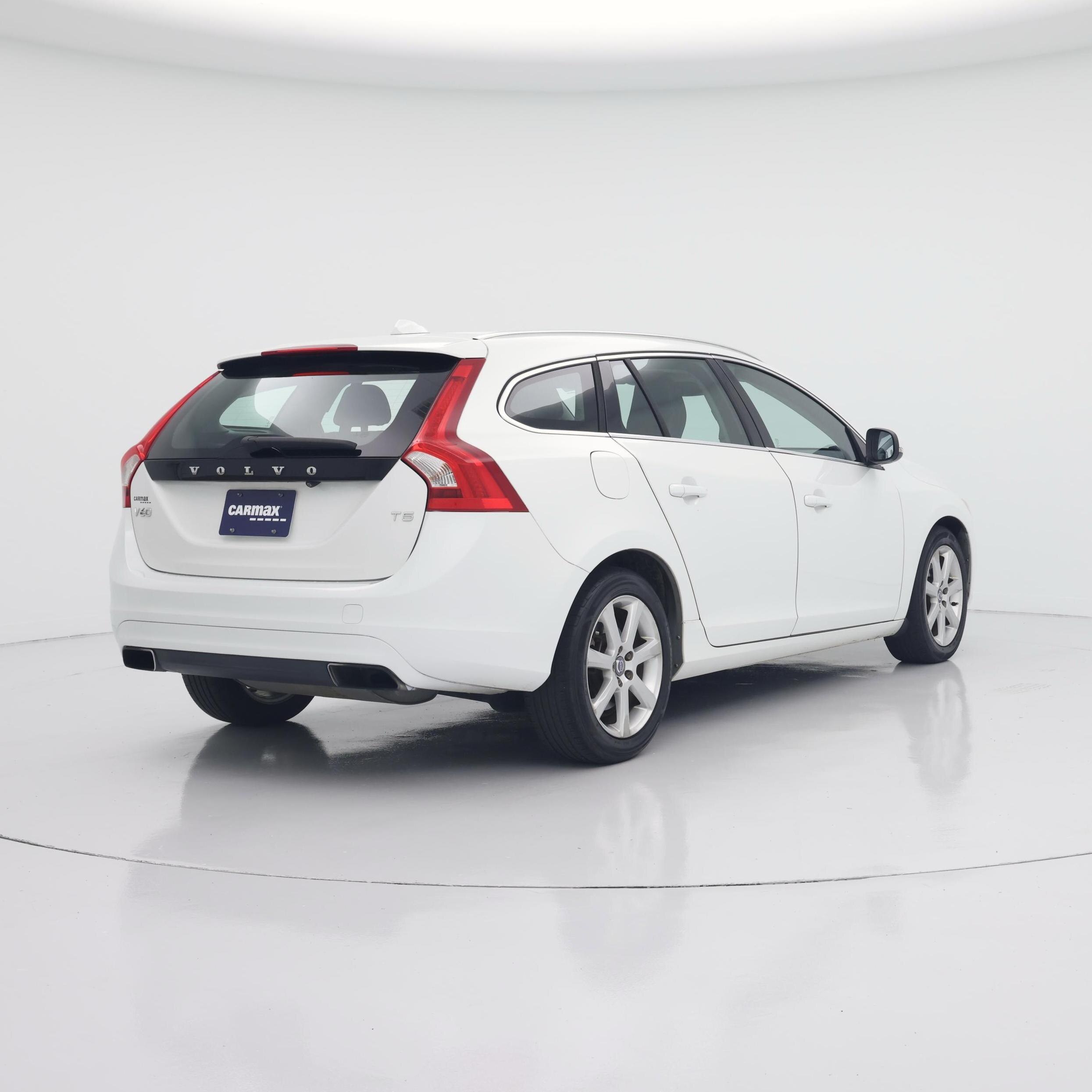 Thumbnail: 2016 Volvo V60 - 8