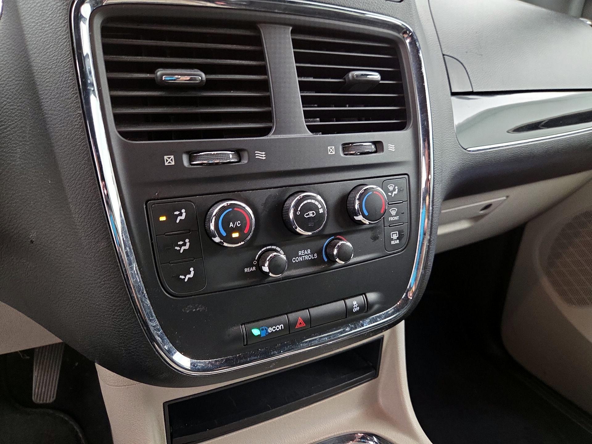 Thumbnail: 2019 Dodge Grand Caravan - 16