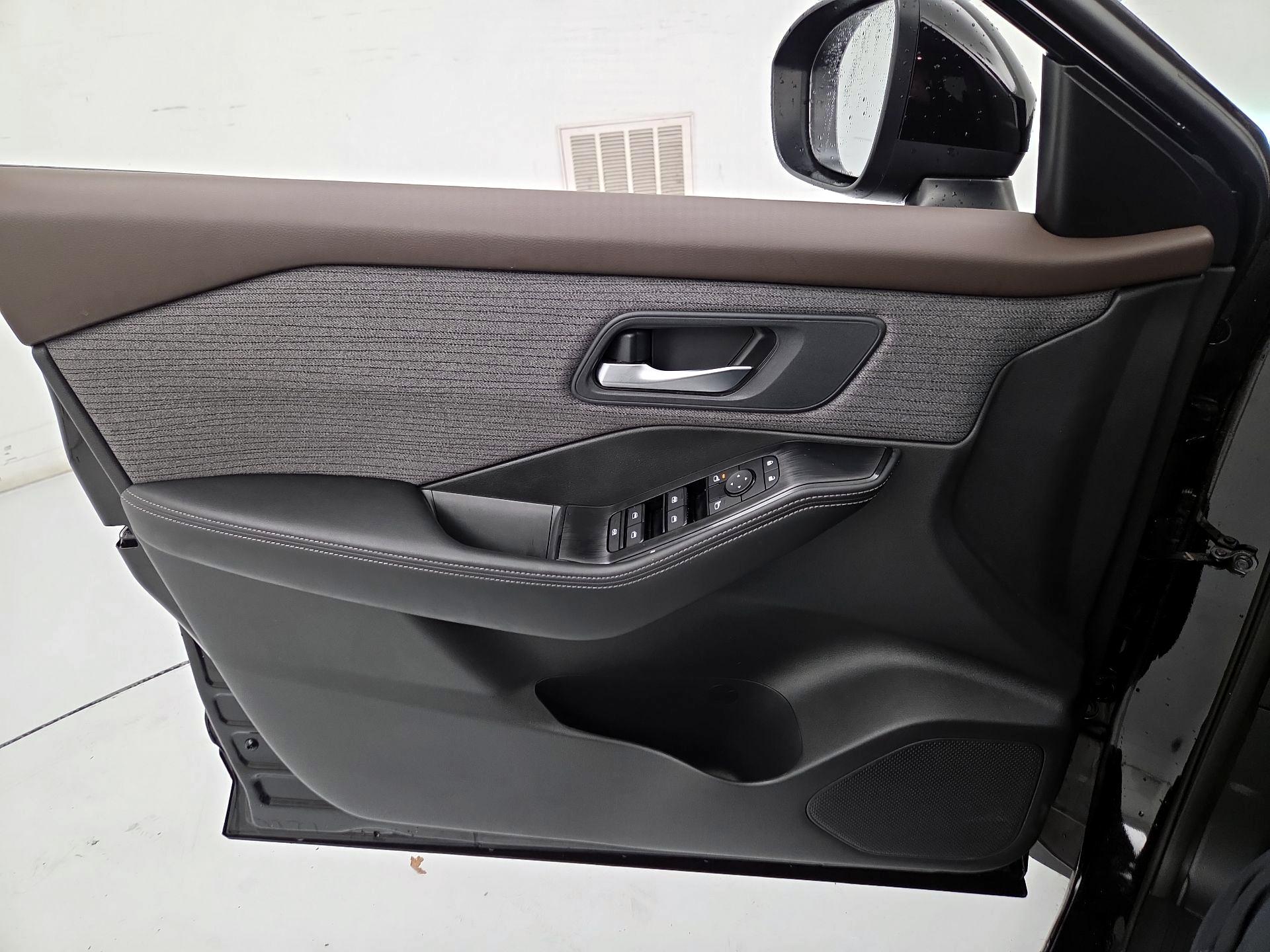 Thumbnail: 2023 Nissan Rogue - 12