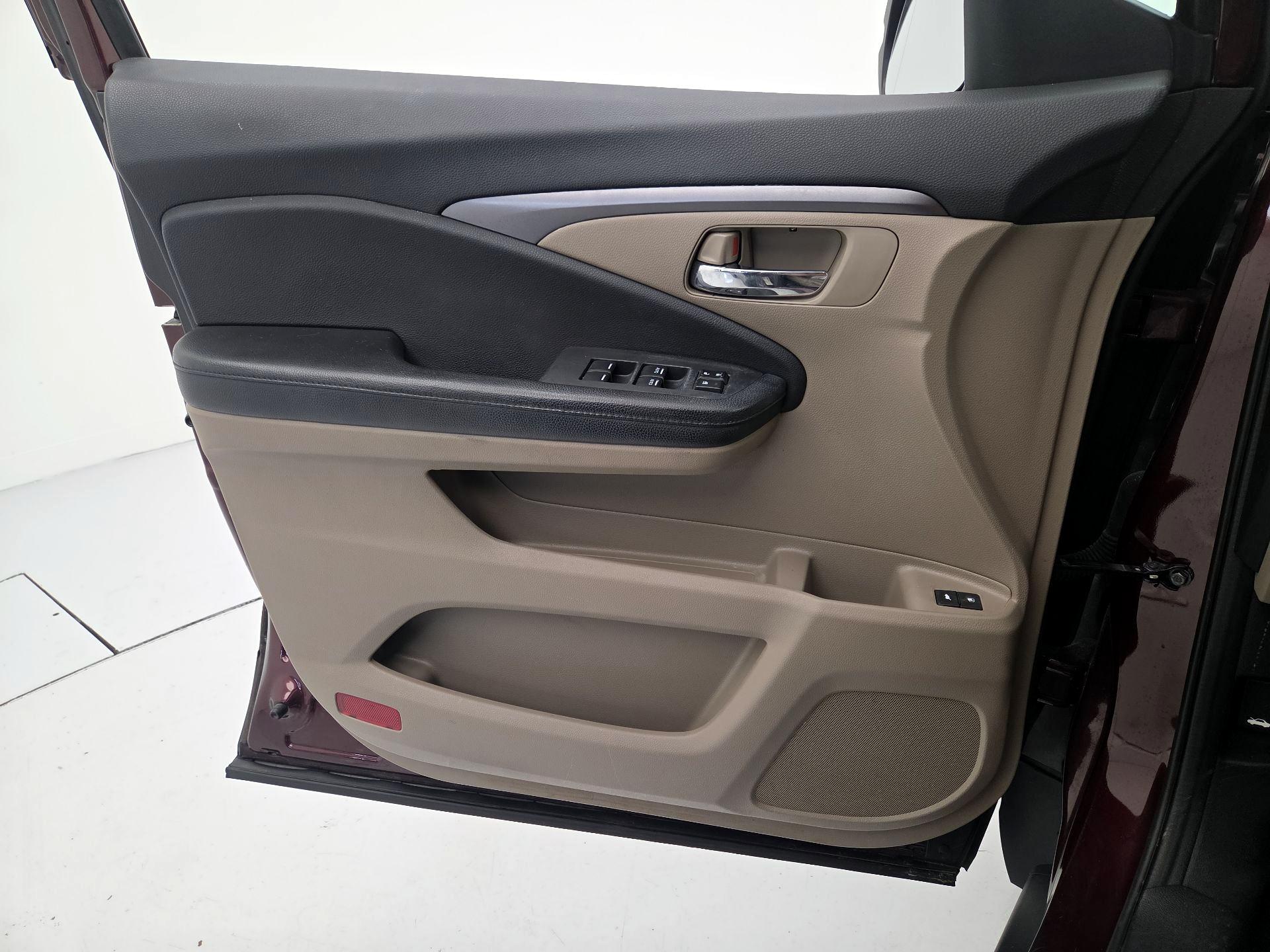 Thumbnail: 2016 Honda Pilot - 12