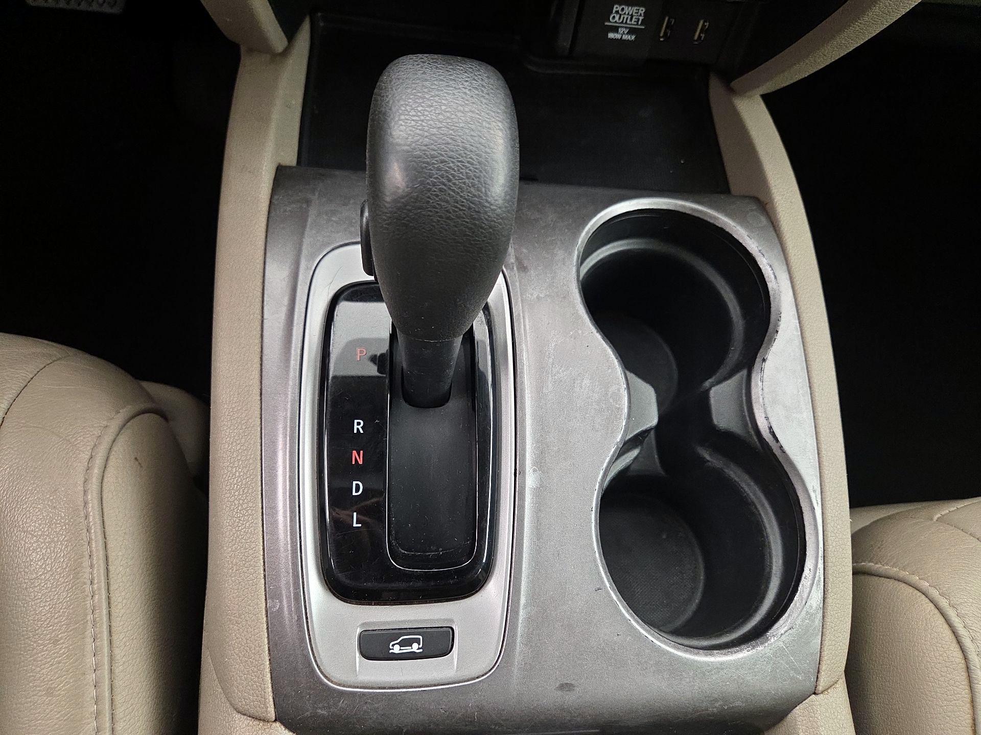 Thumbnail: 2016 Honda Pilot - 17