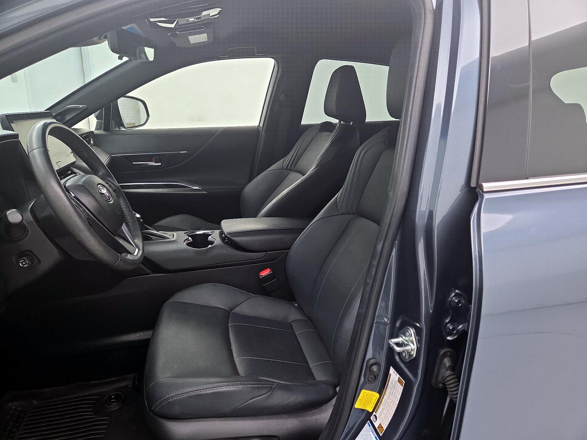 Thumbnail: 2022 Toyota Venza - 11