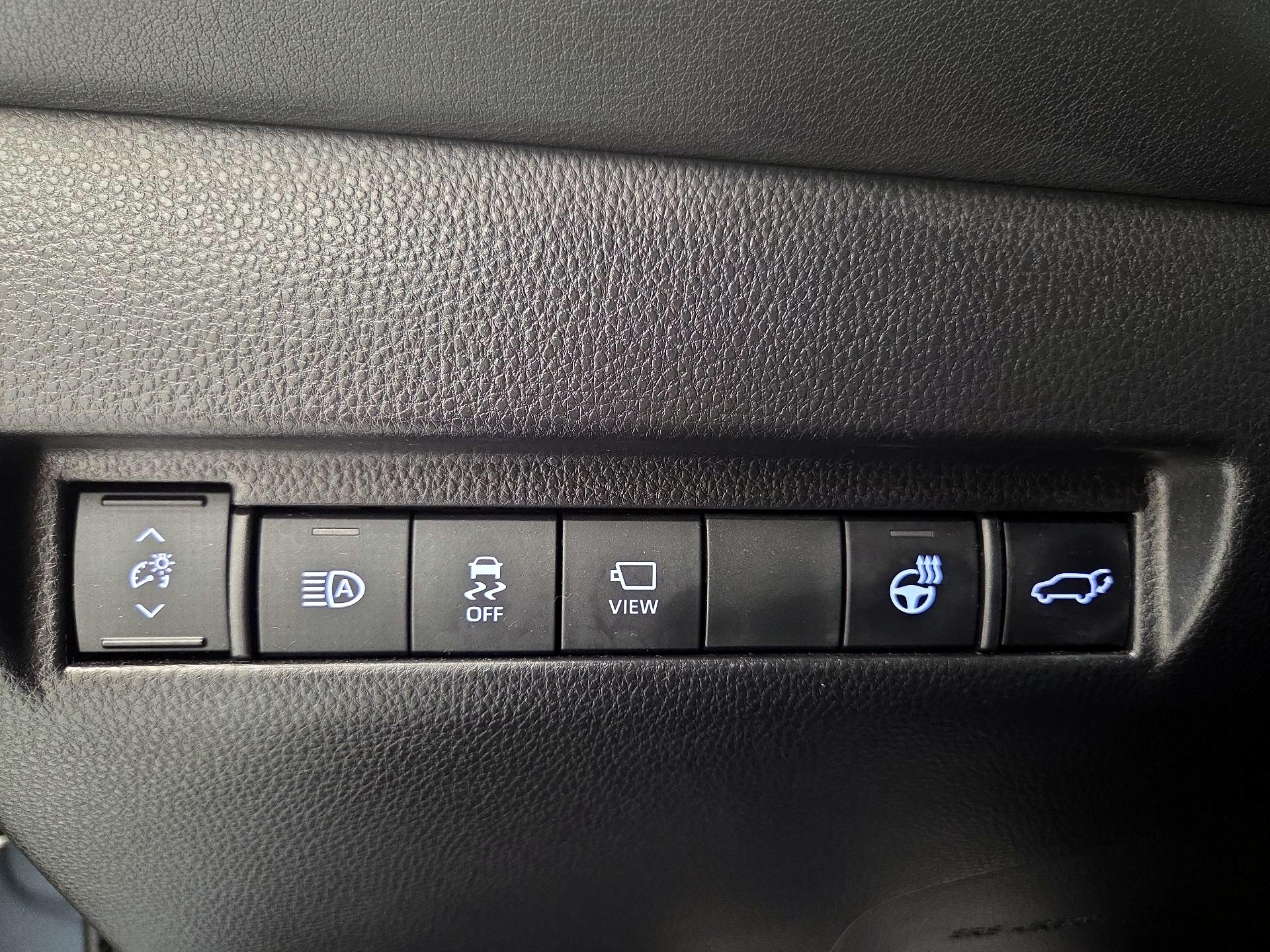 Thumbnail: 2022 Toyota Venza - 13