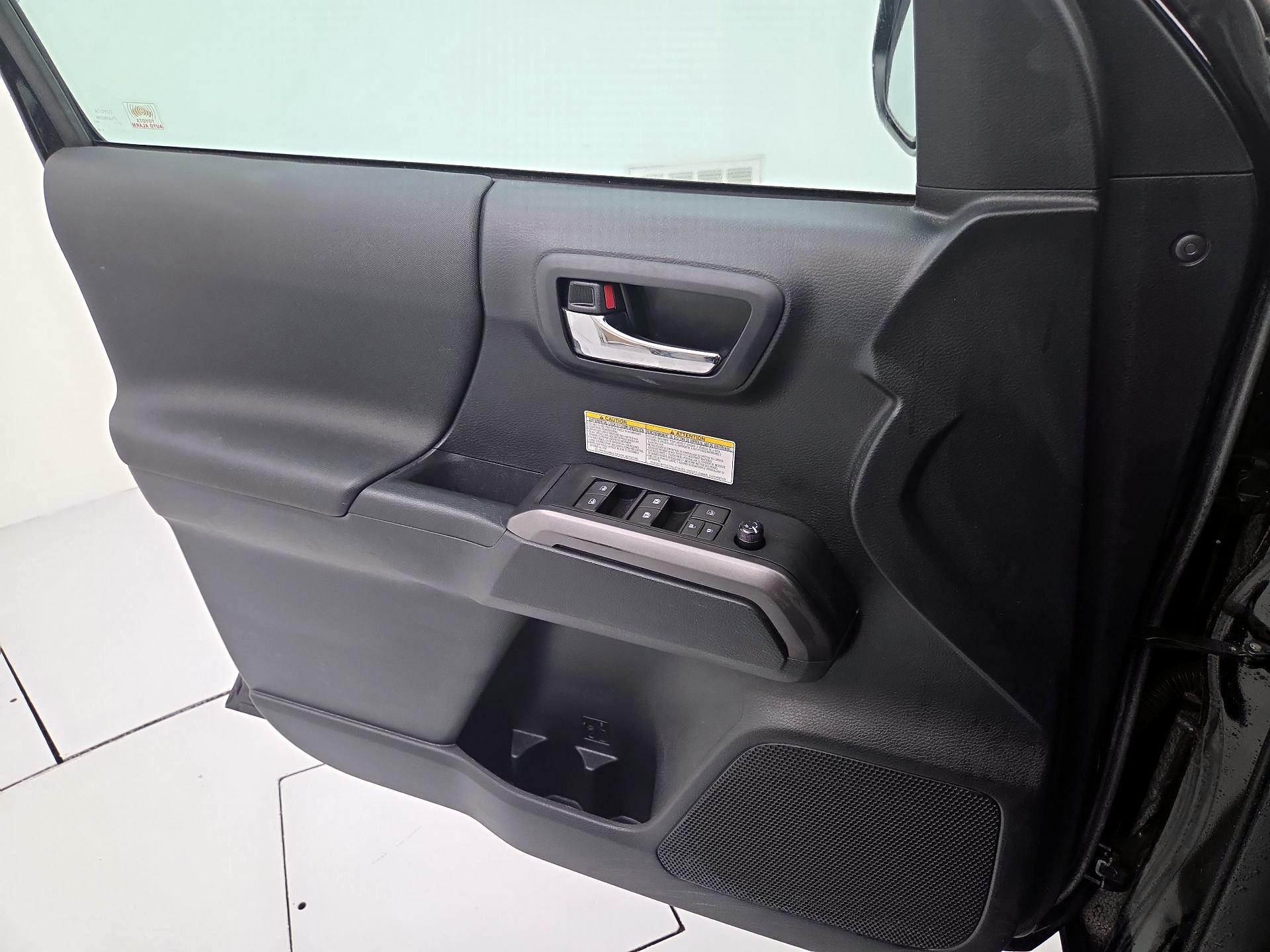 Thumbnail: 2019 Toyota Tacoma - 12