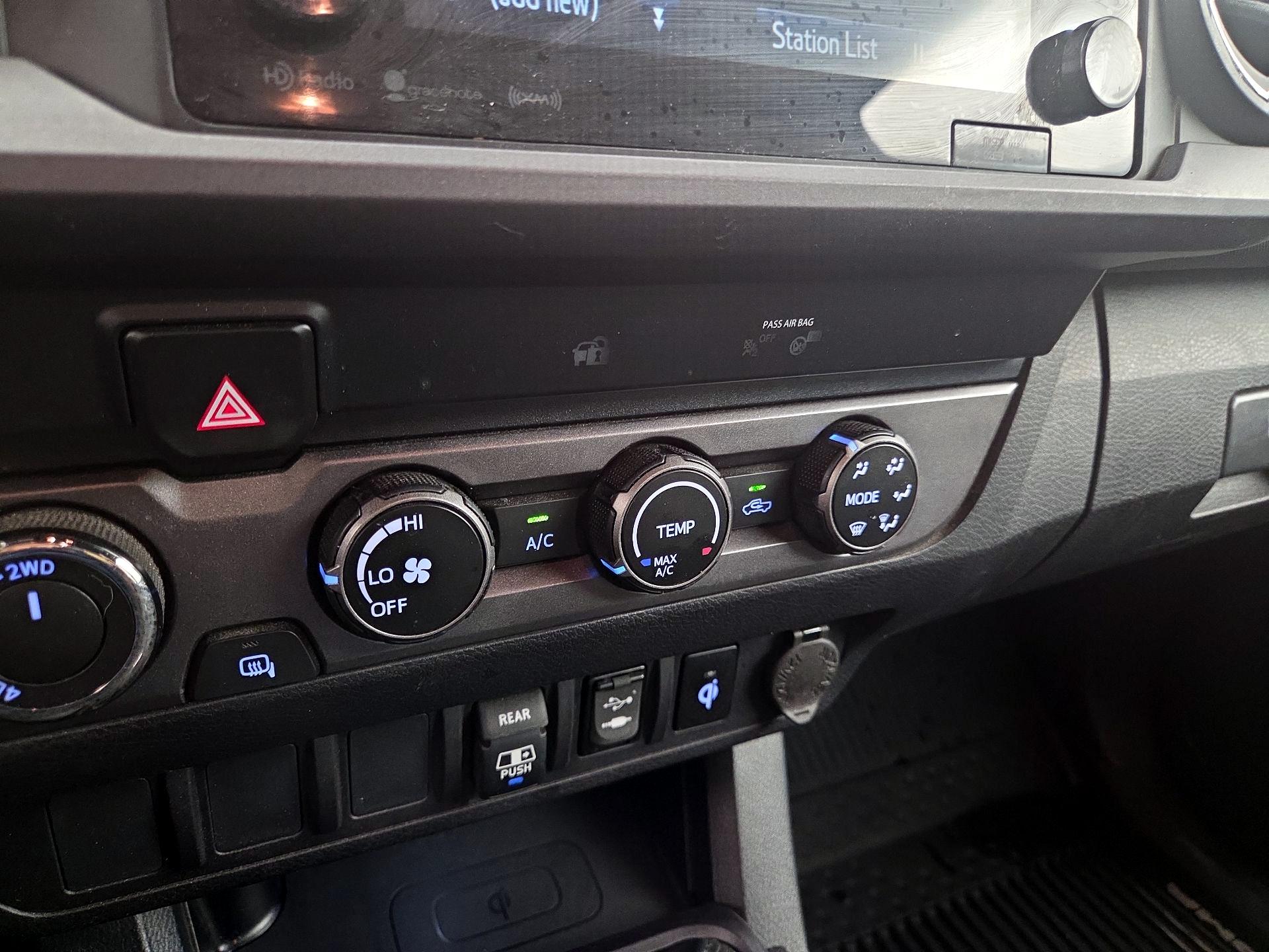 Thumbnail: 2019 Toyota Tacoma - 16